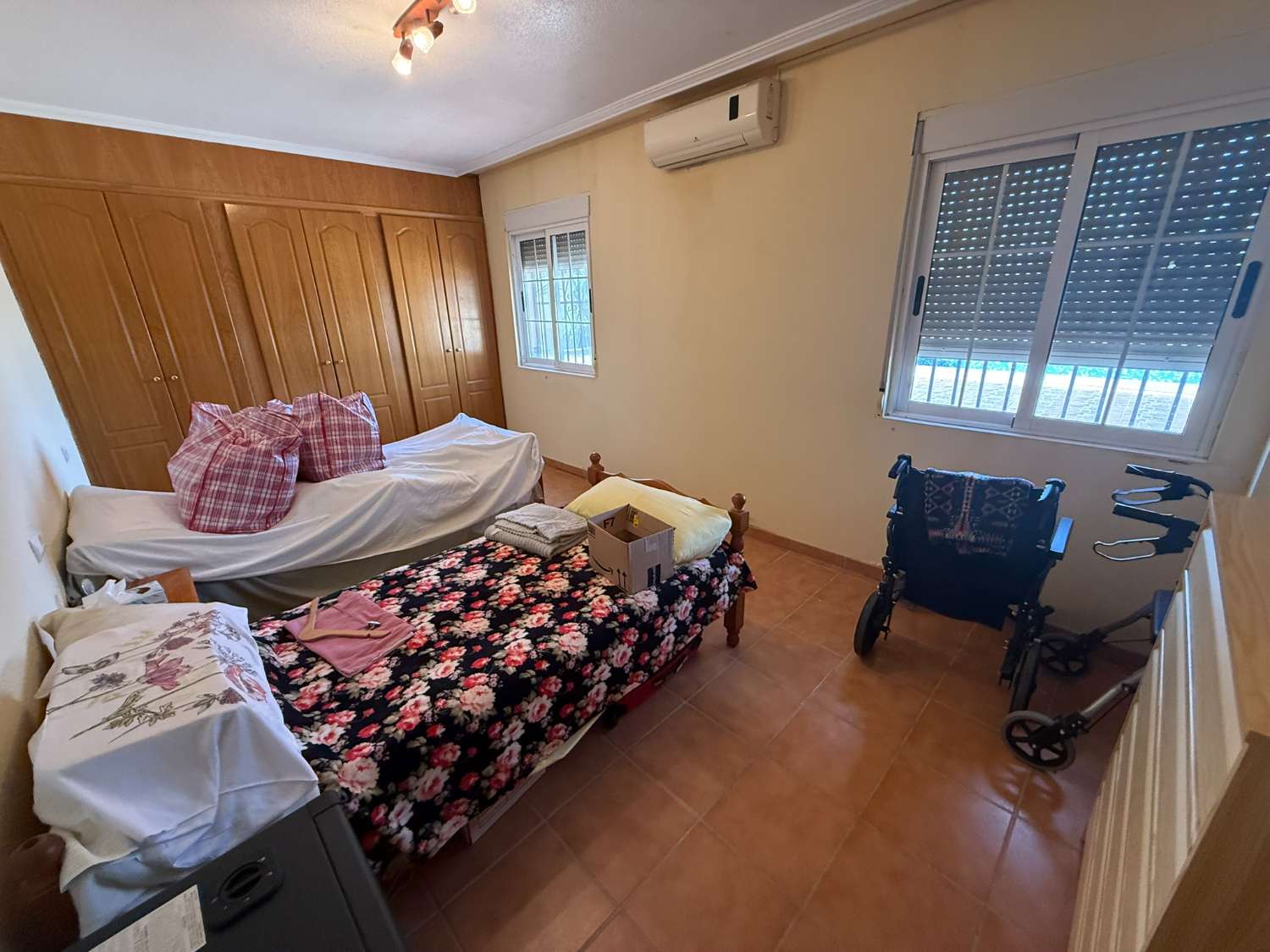 Amazing 4-Bedroom, 180 m² Solar-Powered Villa with 10 x 5 Pool on a 2,000 m² Plot, Close to Elche, Beaches and the Airport