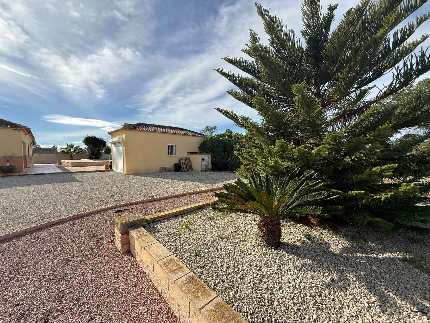 Amazing 4-Bedroom, 180 m² Solar-Powered Villa with 10 x 5 Pool on a 2,000 m² Plot, Close to Elche, Beaches and the Airport