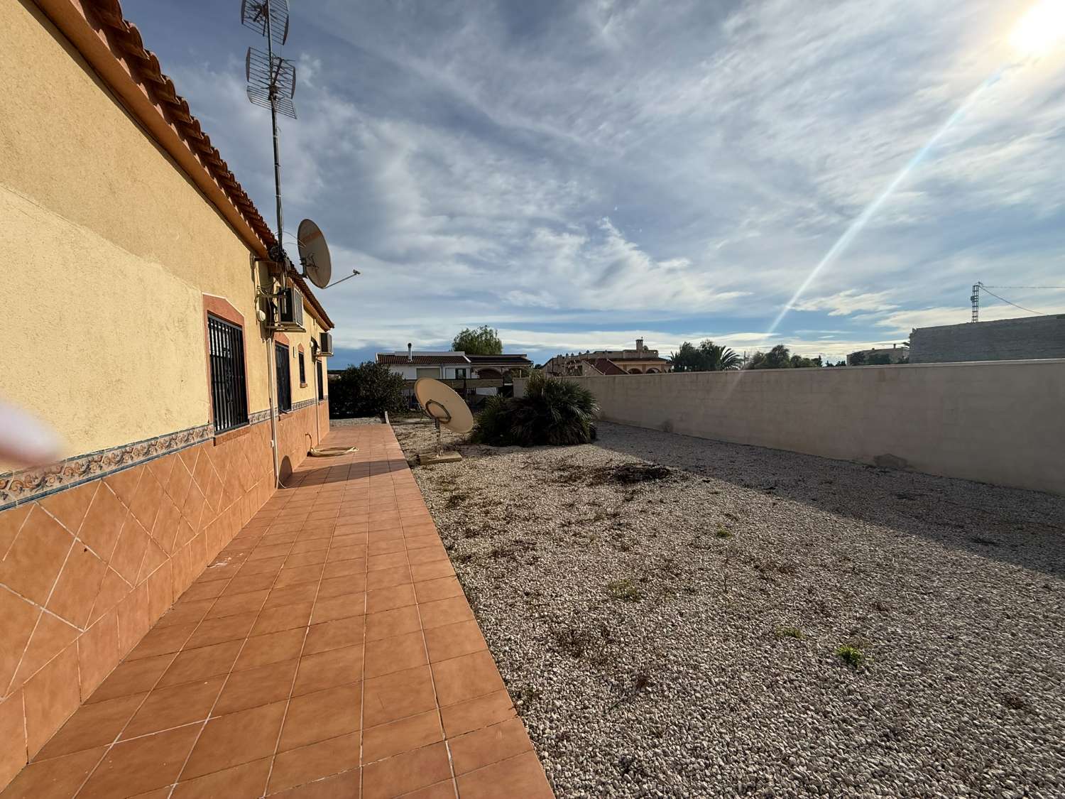 Amazing 4-Bedroom, 180 m² Solar-Powered Villa with 10 x 5 Pool on a 2,000 m² Plot, Close to Elche, Beaches and the Airport