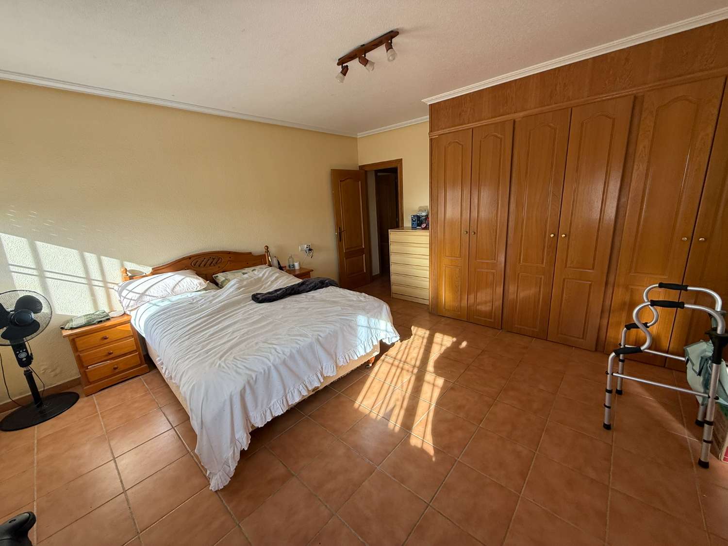 Amazing 4-Bedroom, 180 m² Solar-Powered Villa with 10 x 5 Pool on a 2,000 m² Plot, Close to Elche, Beaches and the Airport