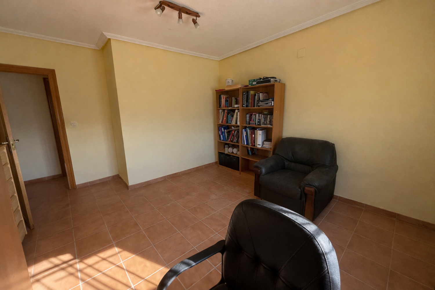 Amazing 4-Bedroom, 180 m² Solar-Powered Villa with 10 x 5 Pool on a 2,000 m² Plot, Close to Elche, Beaches and the Airport