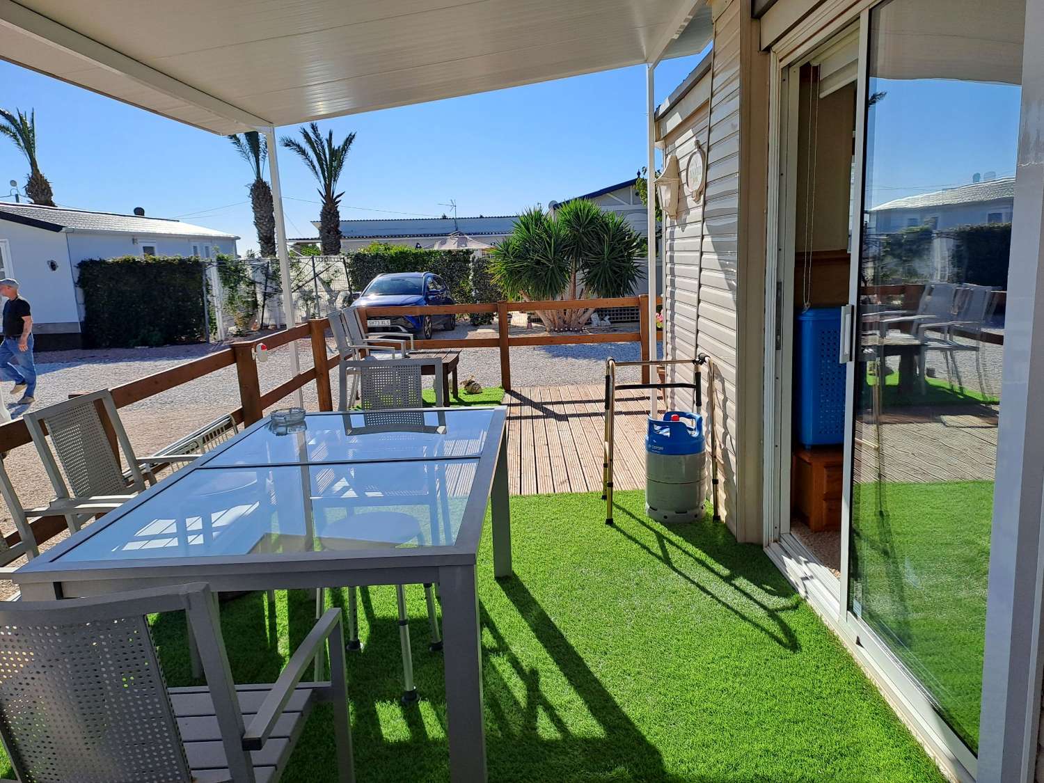 A great 2 bed Atlas Super Oakwood with decking and outside kitchen