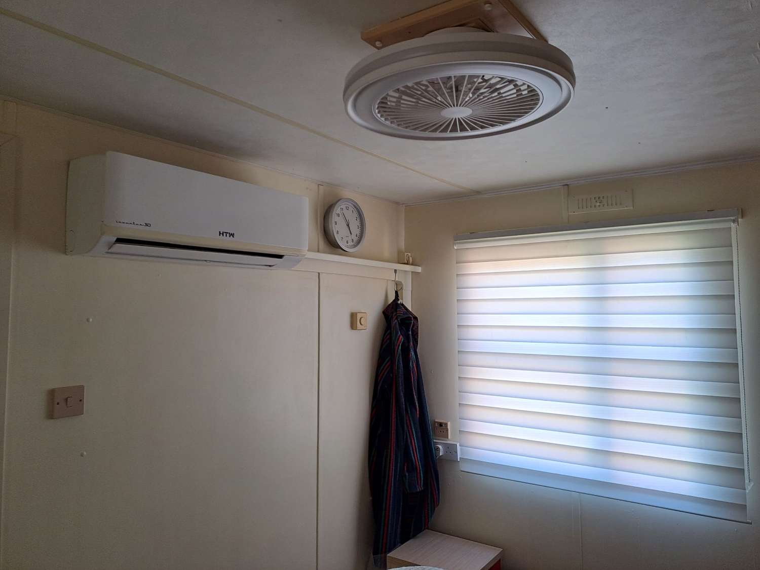 A great 2 bed Atlas Super Oakwood with decking and outside kitchen