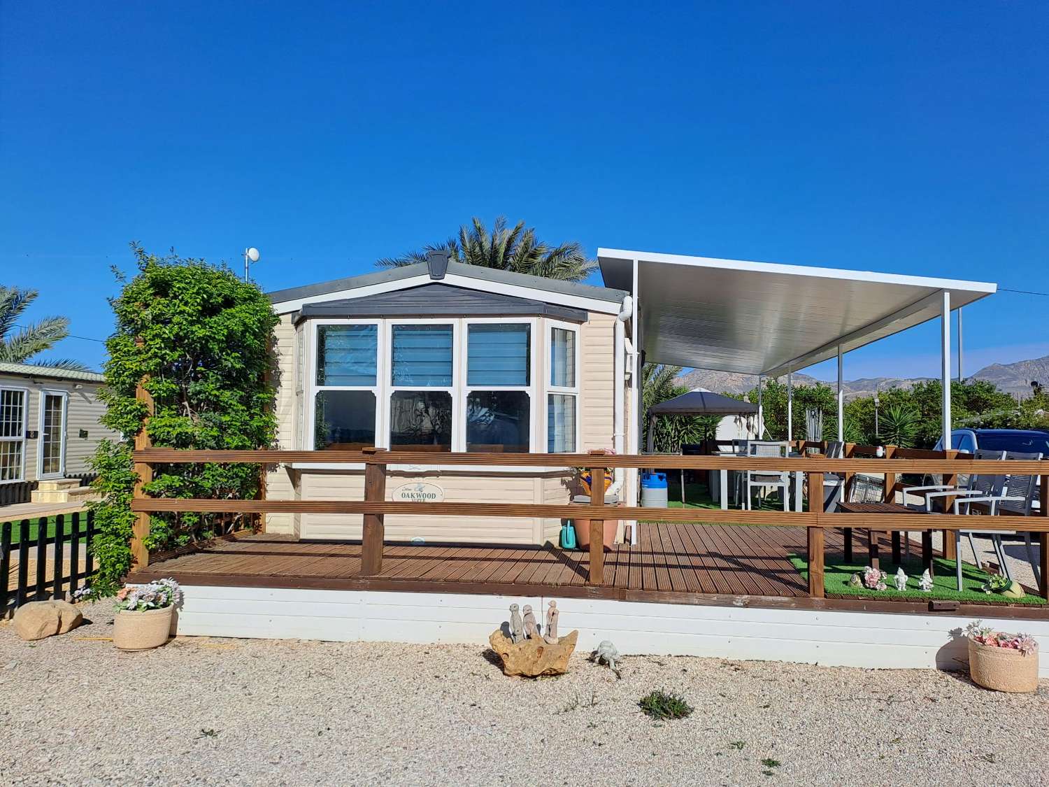 A great 2 bed Atlas Super Oakwood with decking and outside kitchen