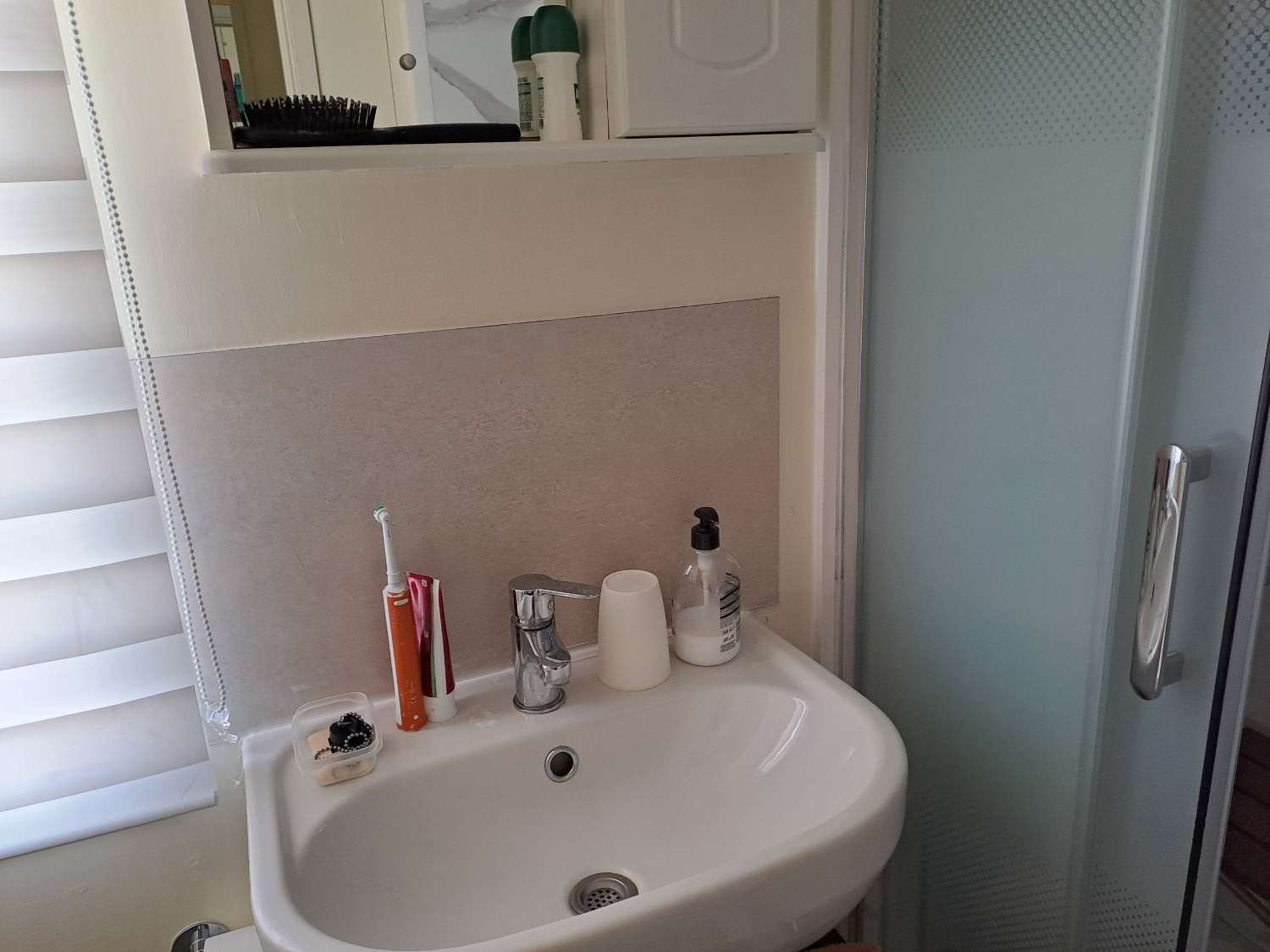 A great 2 bed Atlas Super Oakwood with decking and outside kitchen