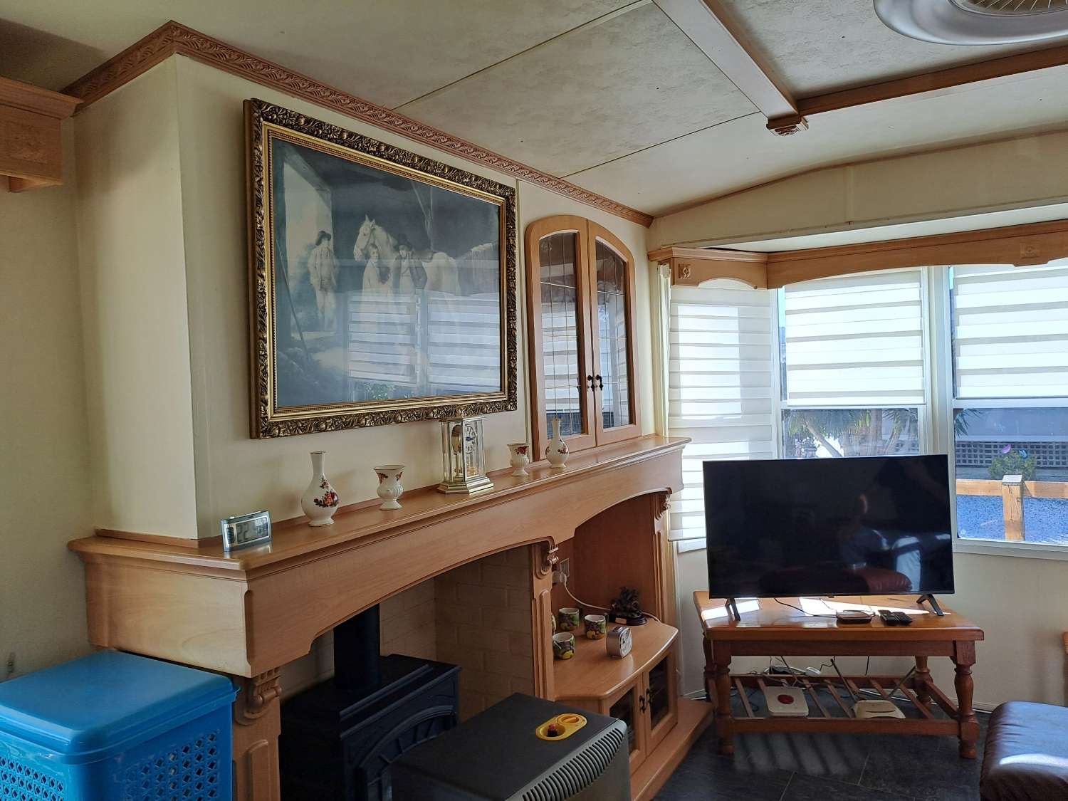 A great 2 bed Atlas Super Oakwood with decking and outside kitchen