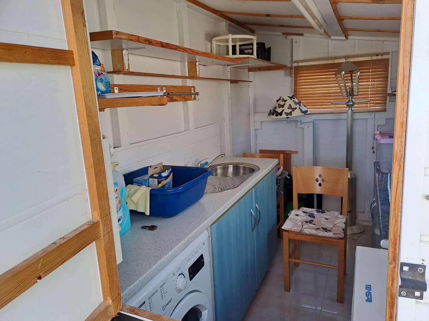 A great 2 bed Atlas Super Oakwood with decking and outside kitchen