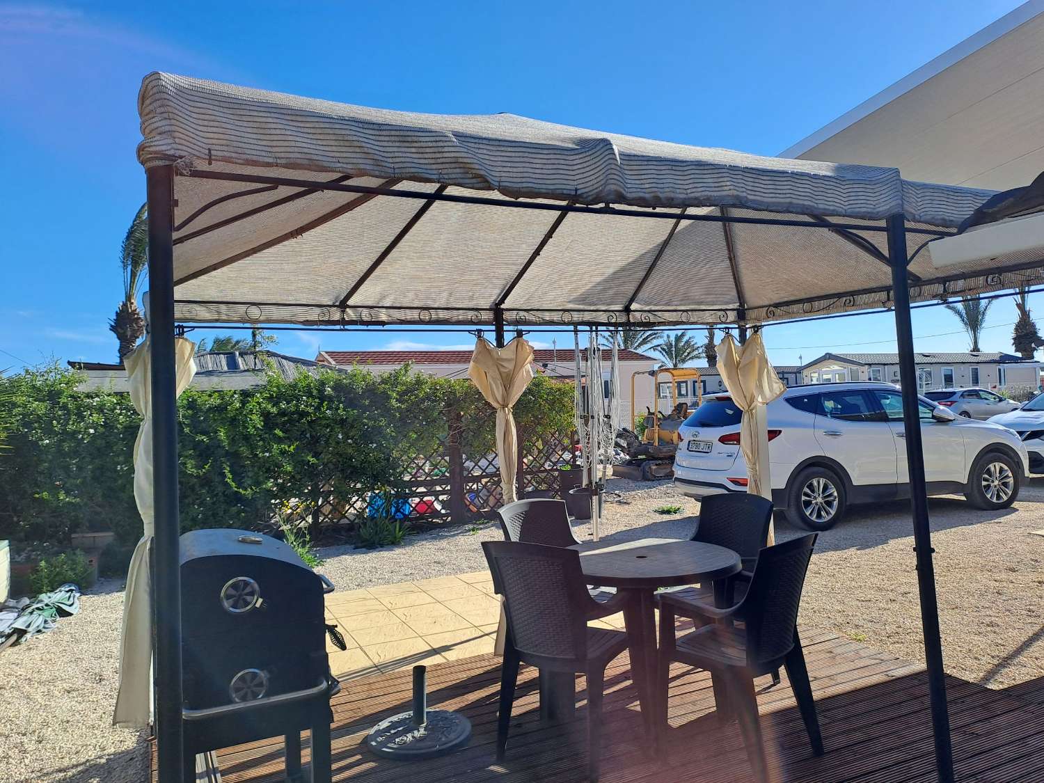 A great 2 bed Atlas Super Oakwood with decking and outside kitchen