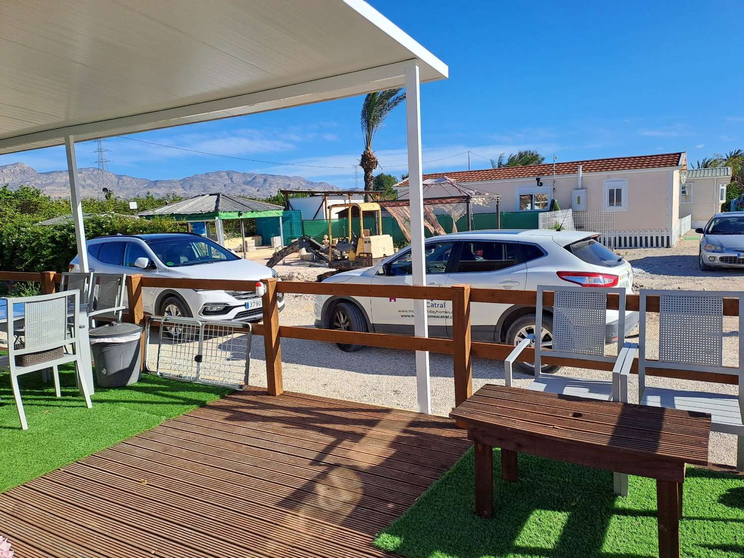 A great 2 bed Atlas Super Oakwood with decking and outside kitchen