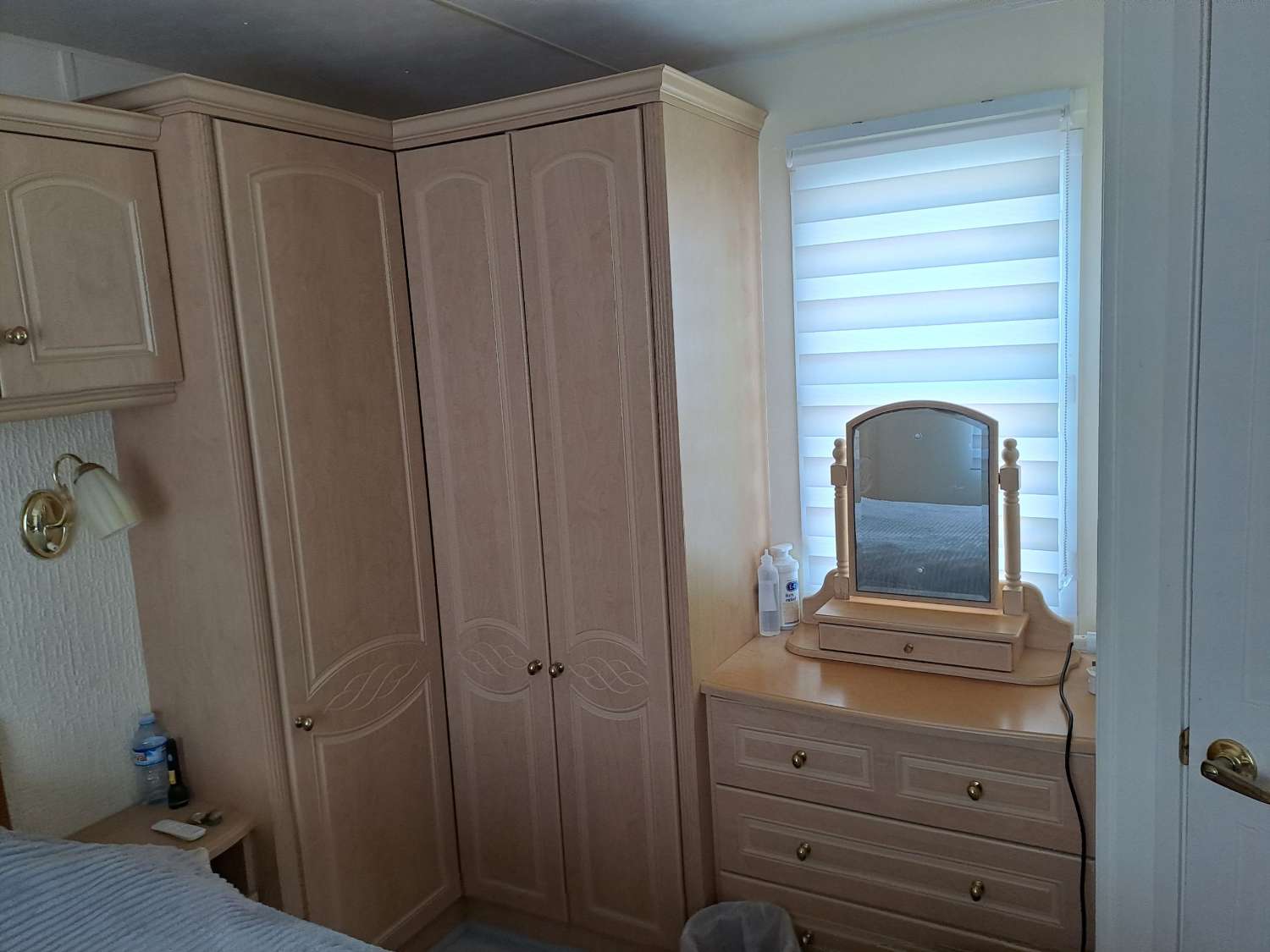 A great 2 bed Atlas Super Oakwood with decking and outside kitchen