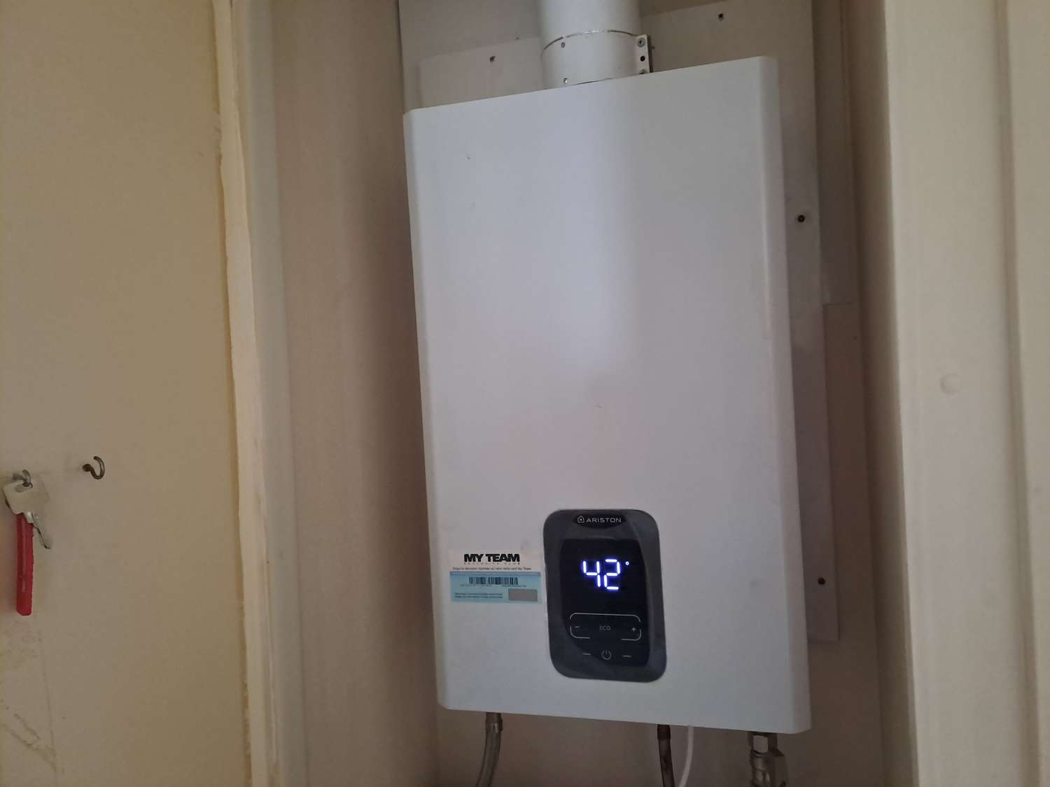 A great 2 bed Atlas Super Oakwood with decking and outside kitchen