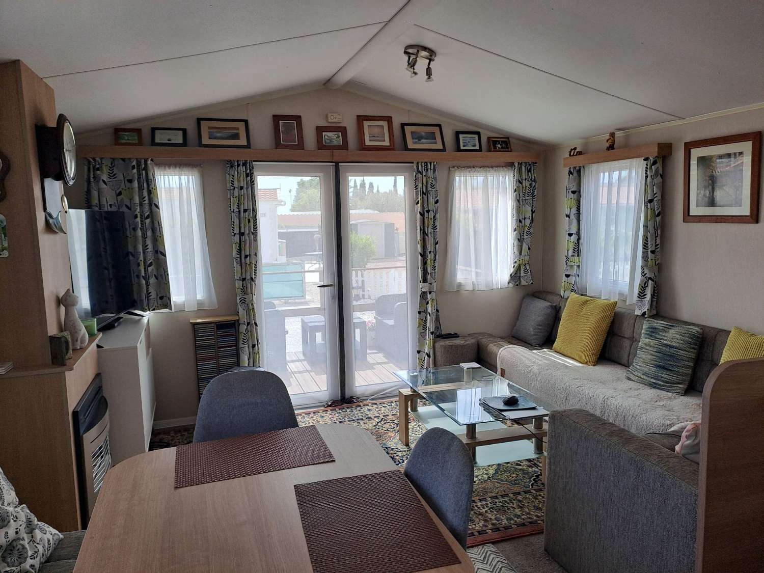 Willerby Peppy Mobile Home with L-Shaped Decking – €48,500