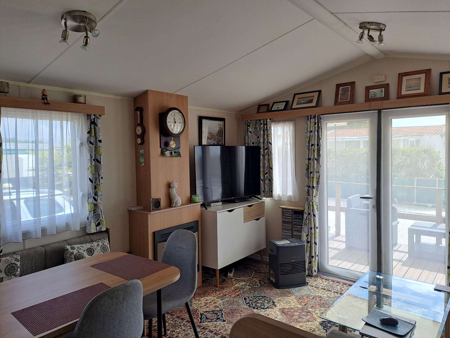 Willerby Peppy Mobile Home with L-Shaped Decking – €48,500