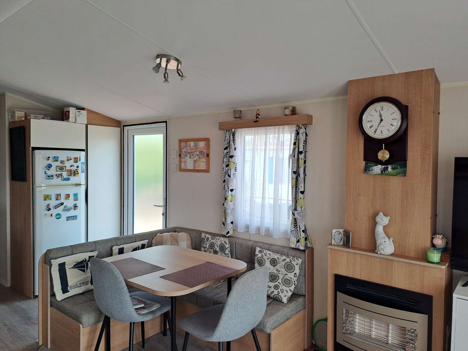 Willerby Peppy Mobile Home with L-Shaped Decking – €48,500