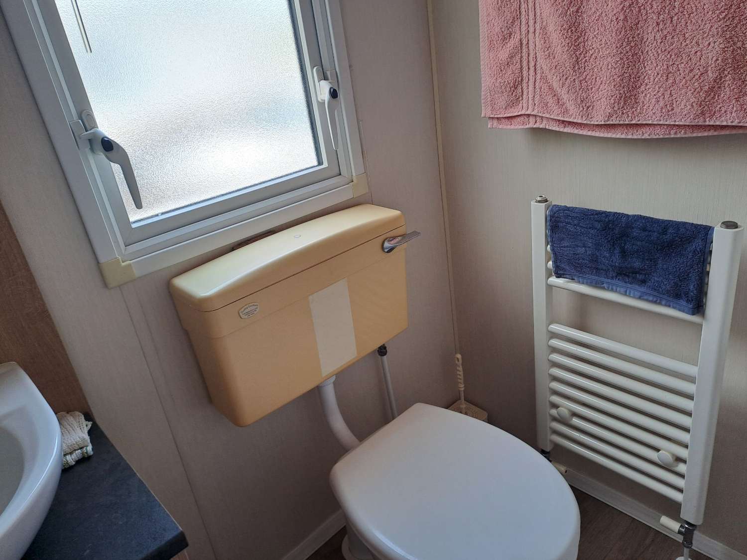 Willerby Peppy Mobile Home with L-Shaped Decking – €48,500