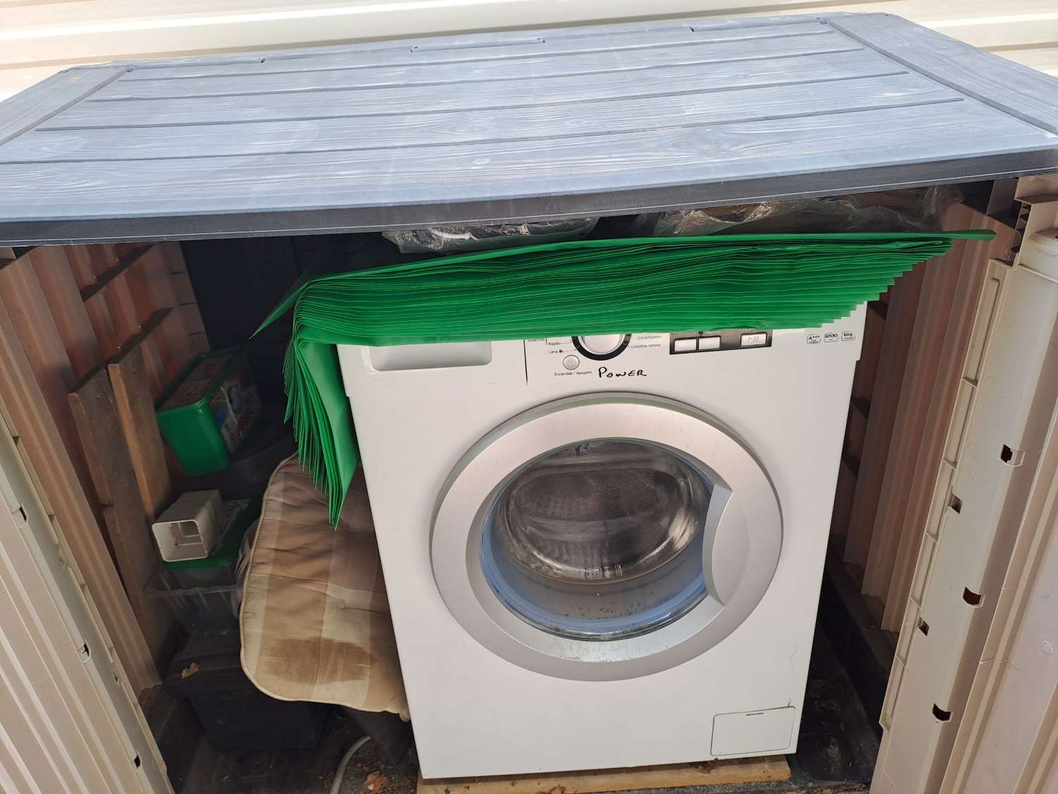 Willerby Peppy Mobile Home with L-Shaped Decking – €48,500