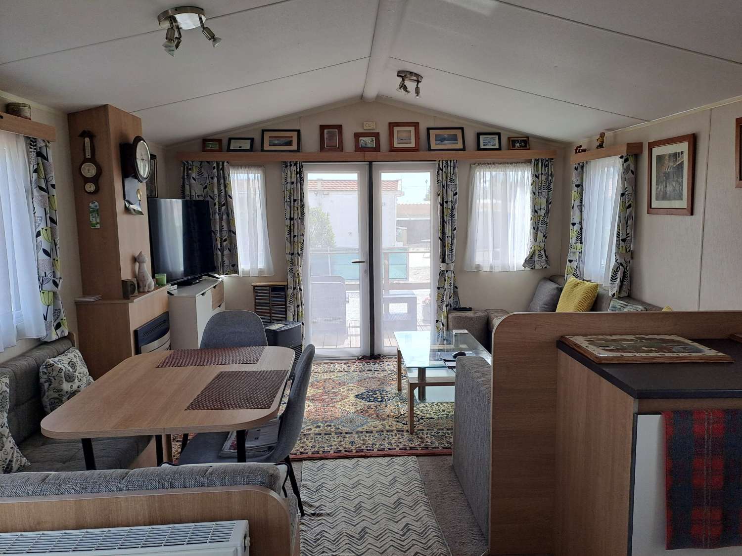 Willerby Peppy Mobile Home with L-Shaped Decking – €48,500