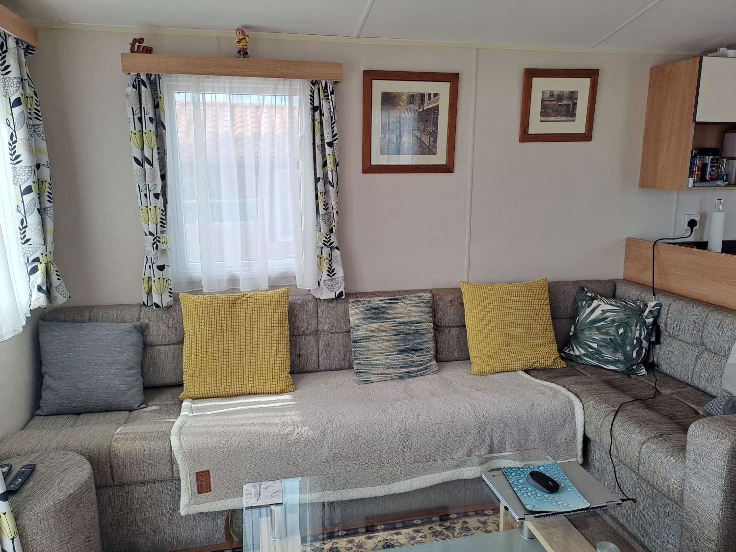 Willerby Peppy Mobile Home with L-Shaped Decking – €48,500