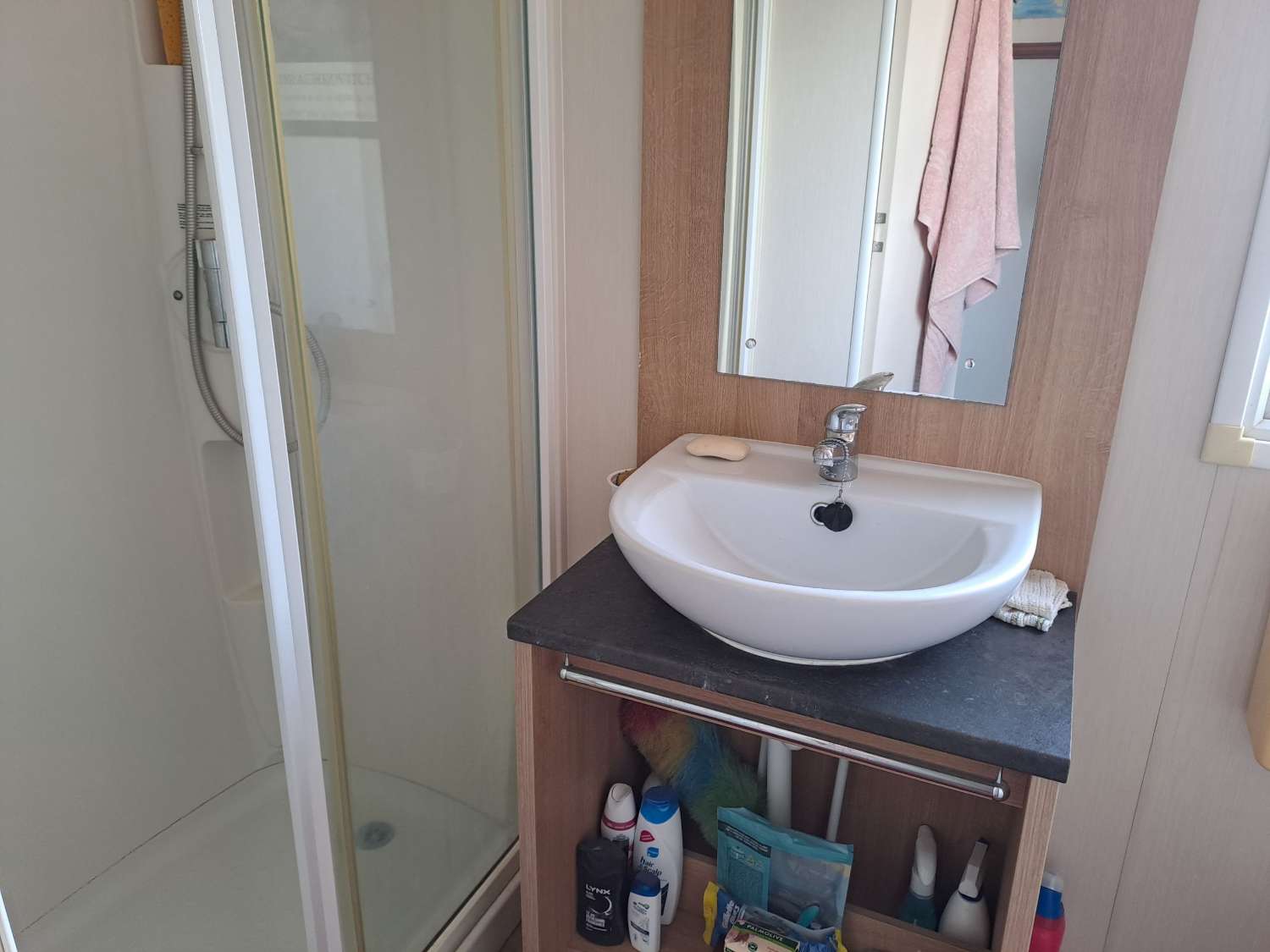 Willerby Peppy Mobile Home with L-Shaped Decking – €48,500