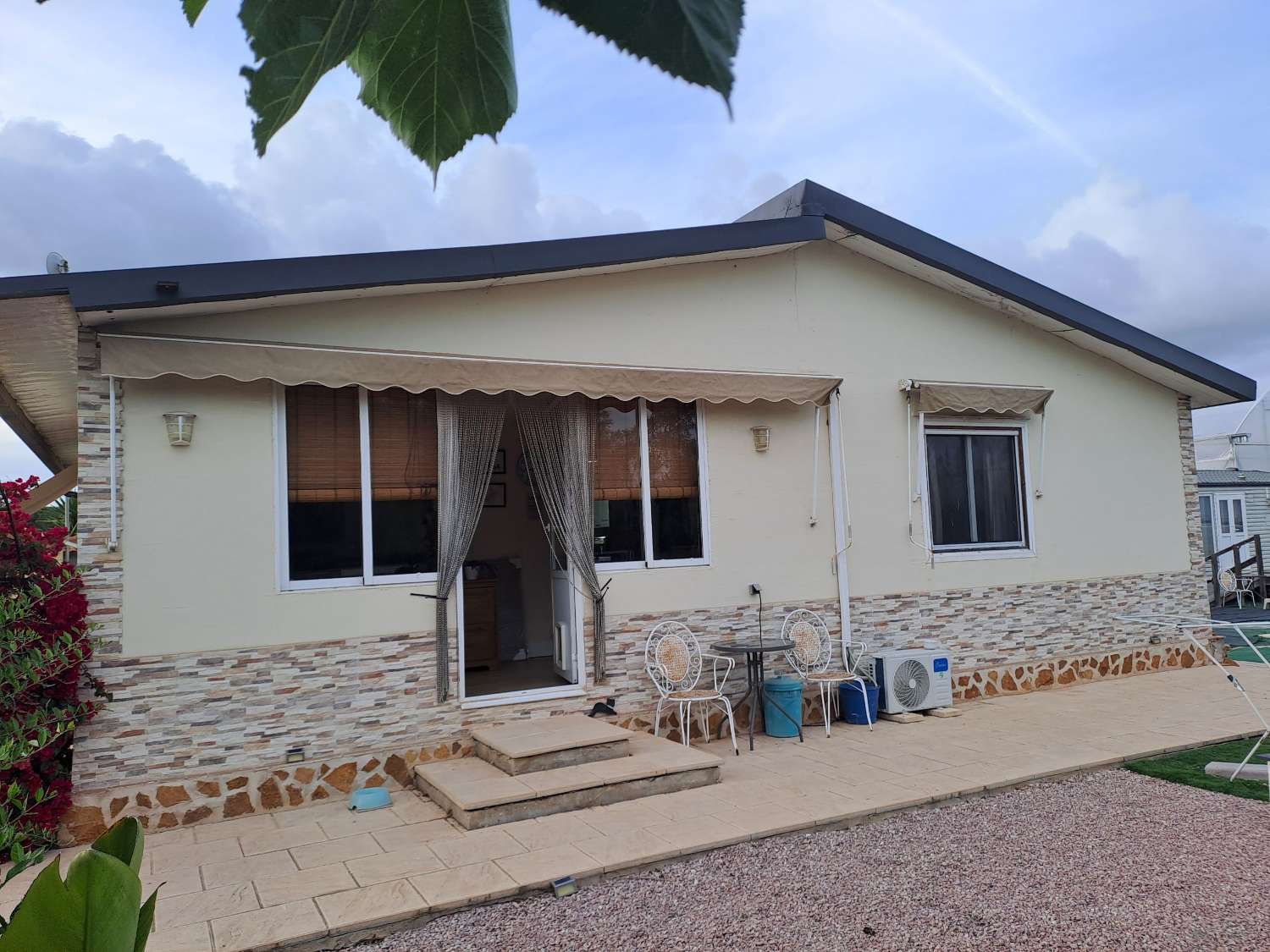 Beautiful Countryside Home with Guest Accommodation on a Private 1,500m² Plot