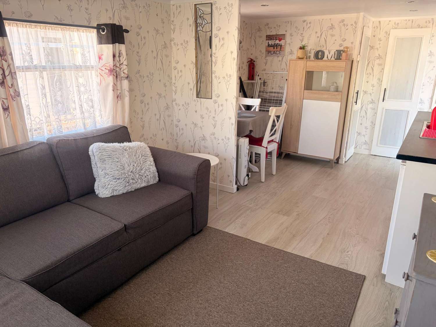 Willerby mobile home in the sun with communal pool and bar