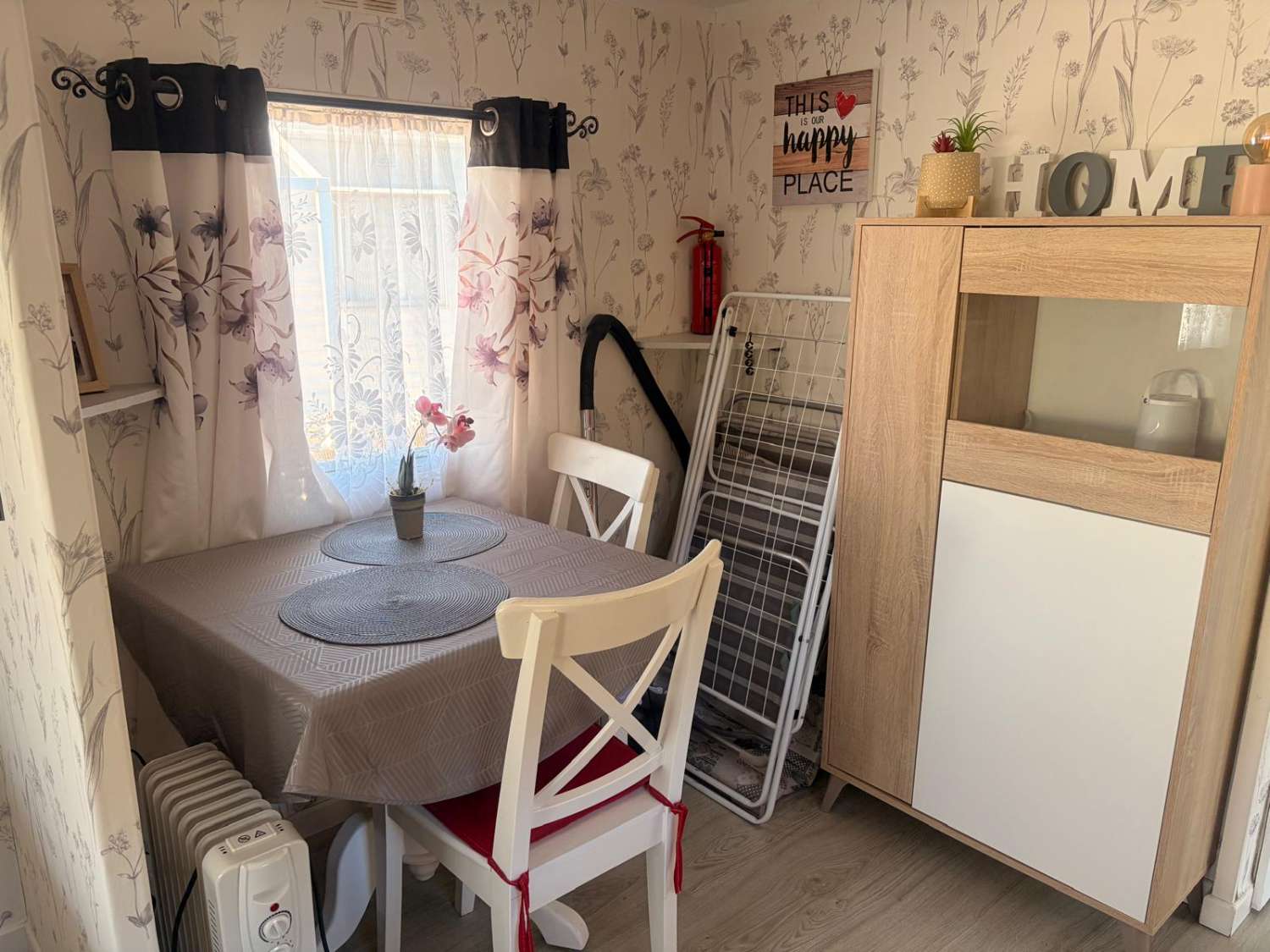 Willerby mobile home in the sun with communal pool and bar