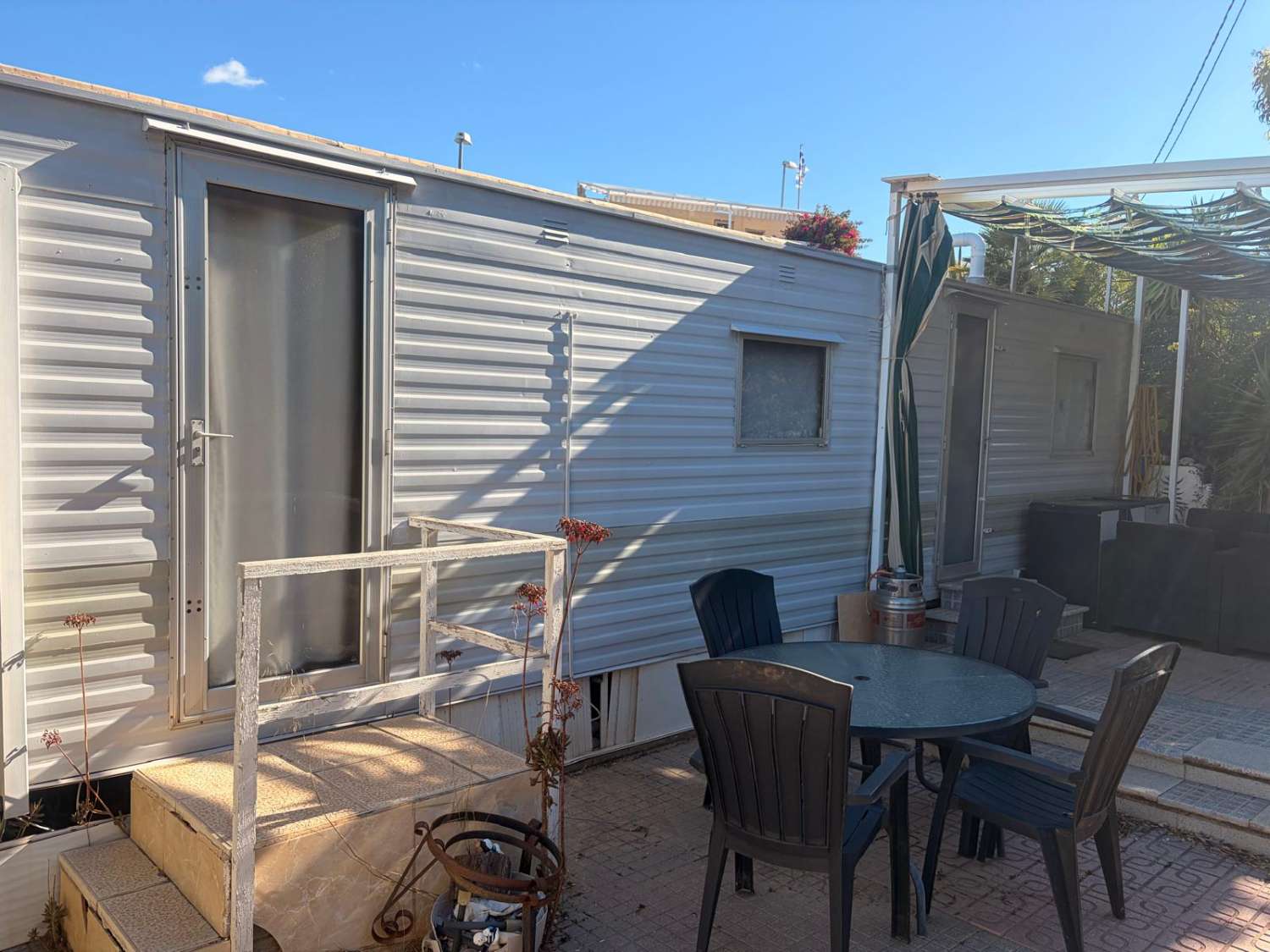 Willerby mobile home in the sun with communal pool and bar