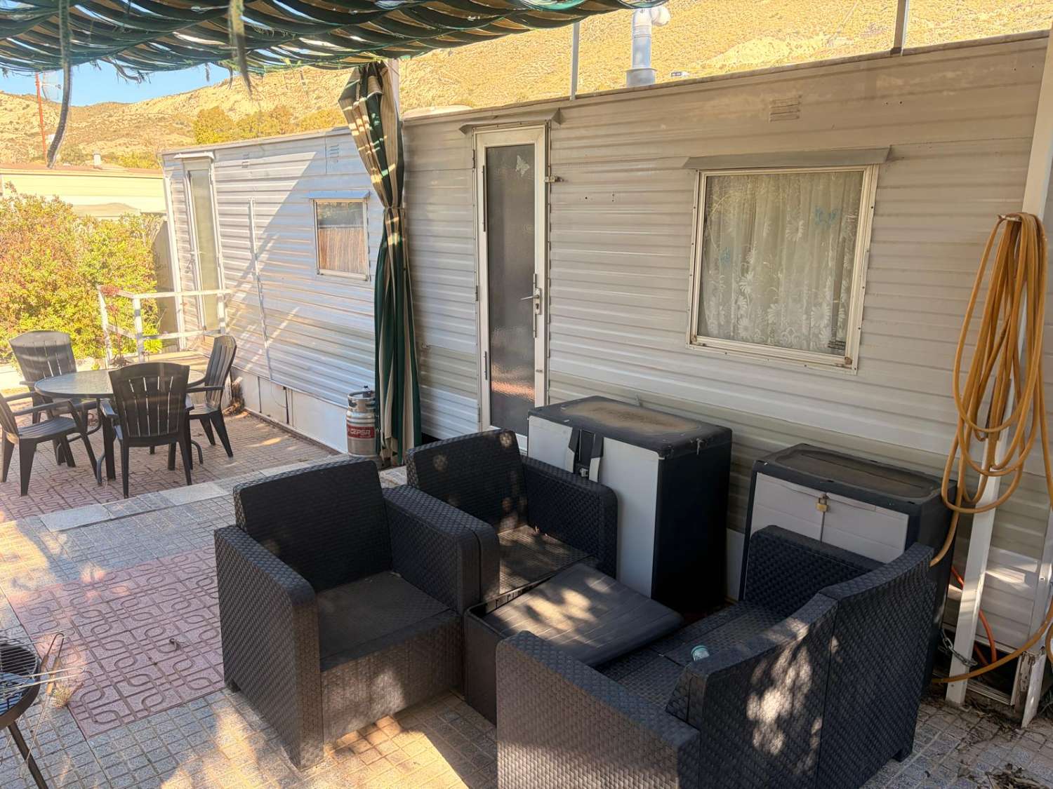 Willerby mobile home in the sun with communal pool and bar