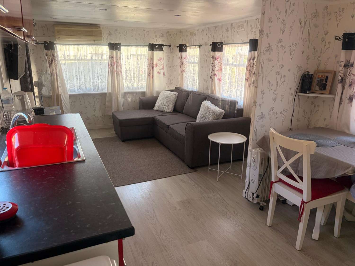 Willerby mobile home in the sun with communal pool and bar