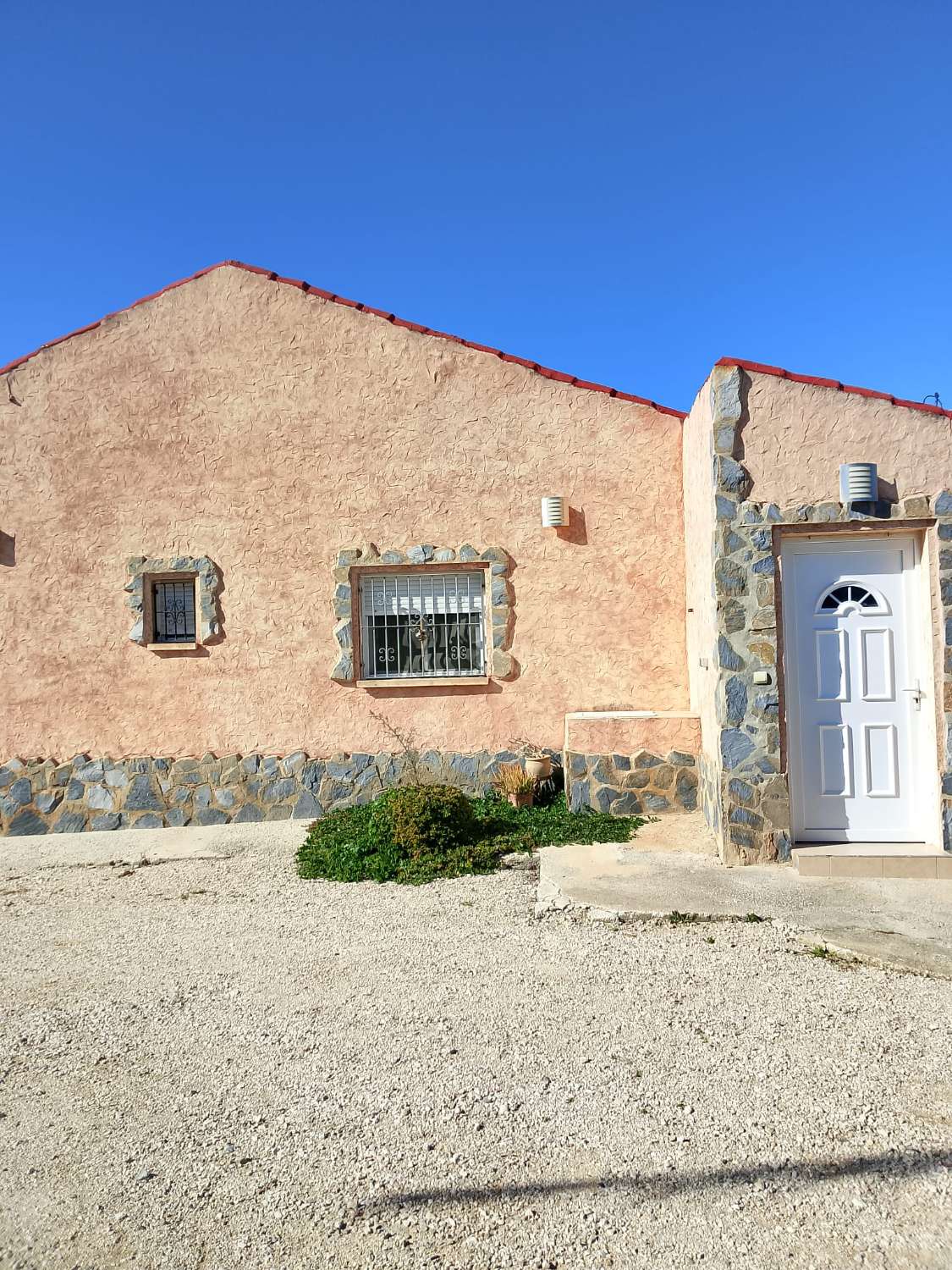 Spacious 4-Bedroom Rustic Property on a 3000m2 Plot in Rafal
