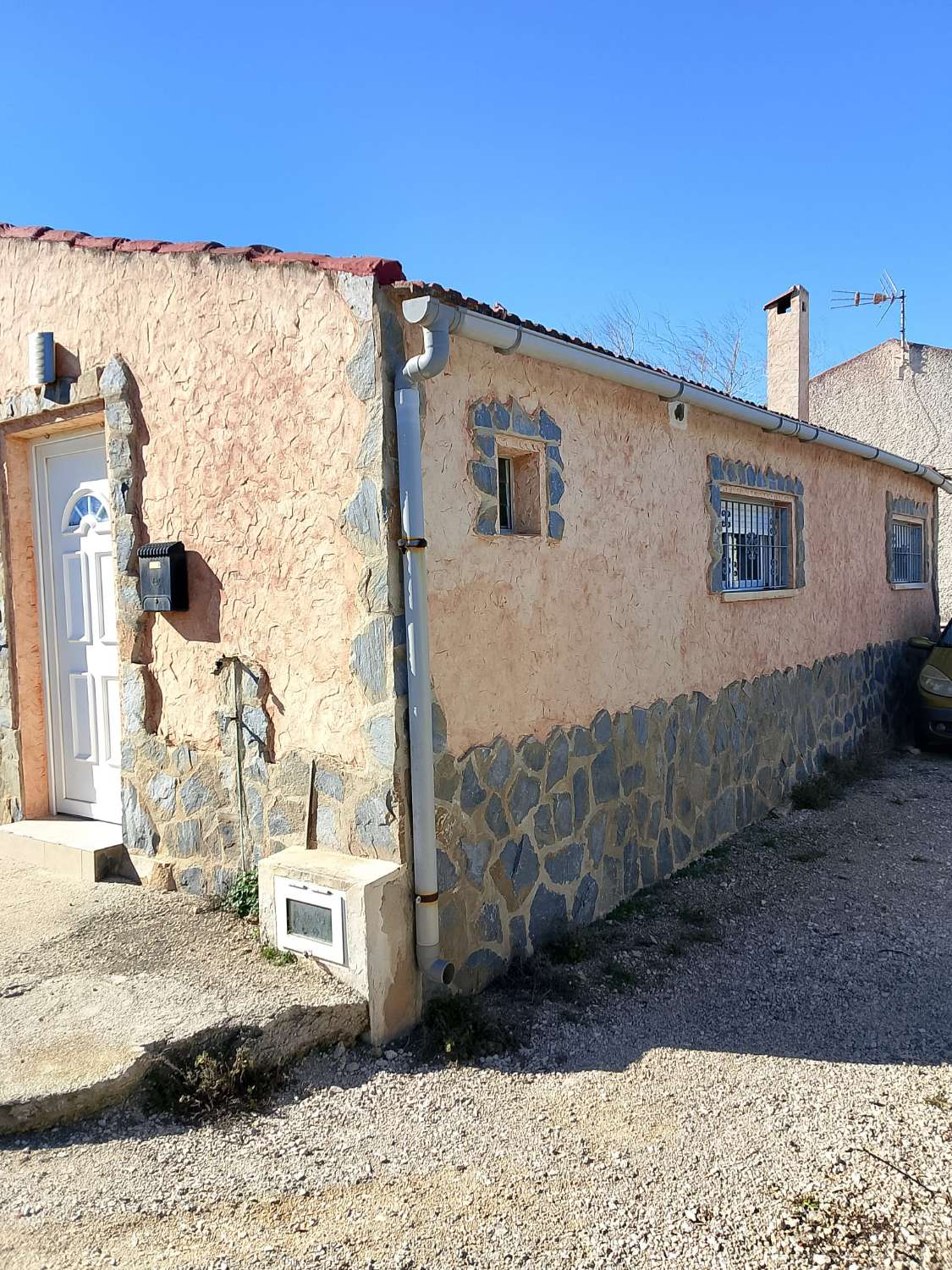 Spacious 4-Bedroom Rustic Property on a 3000m2 Plot in Rafal