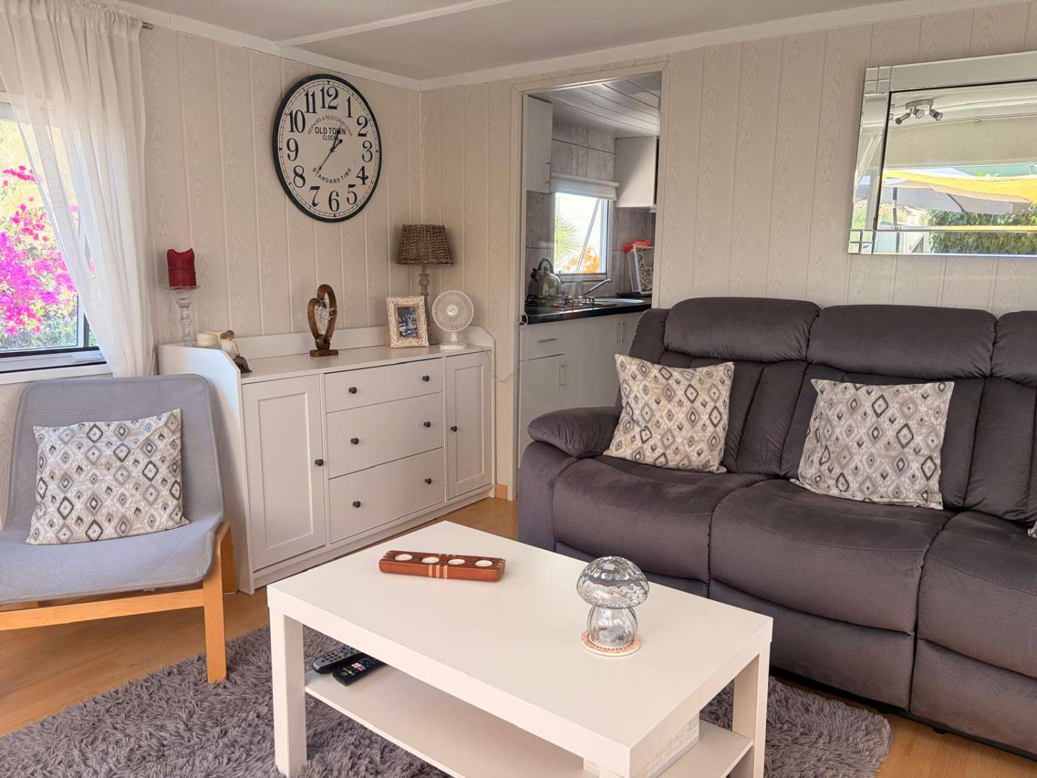 A ready-to-enjoy fully equipped Delta Santana Mobile home