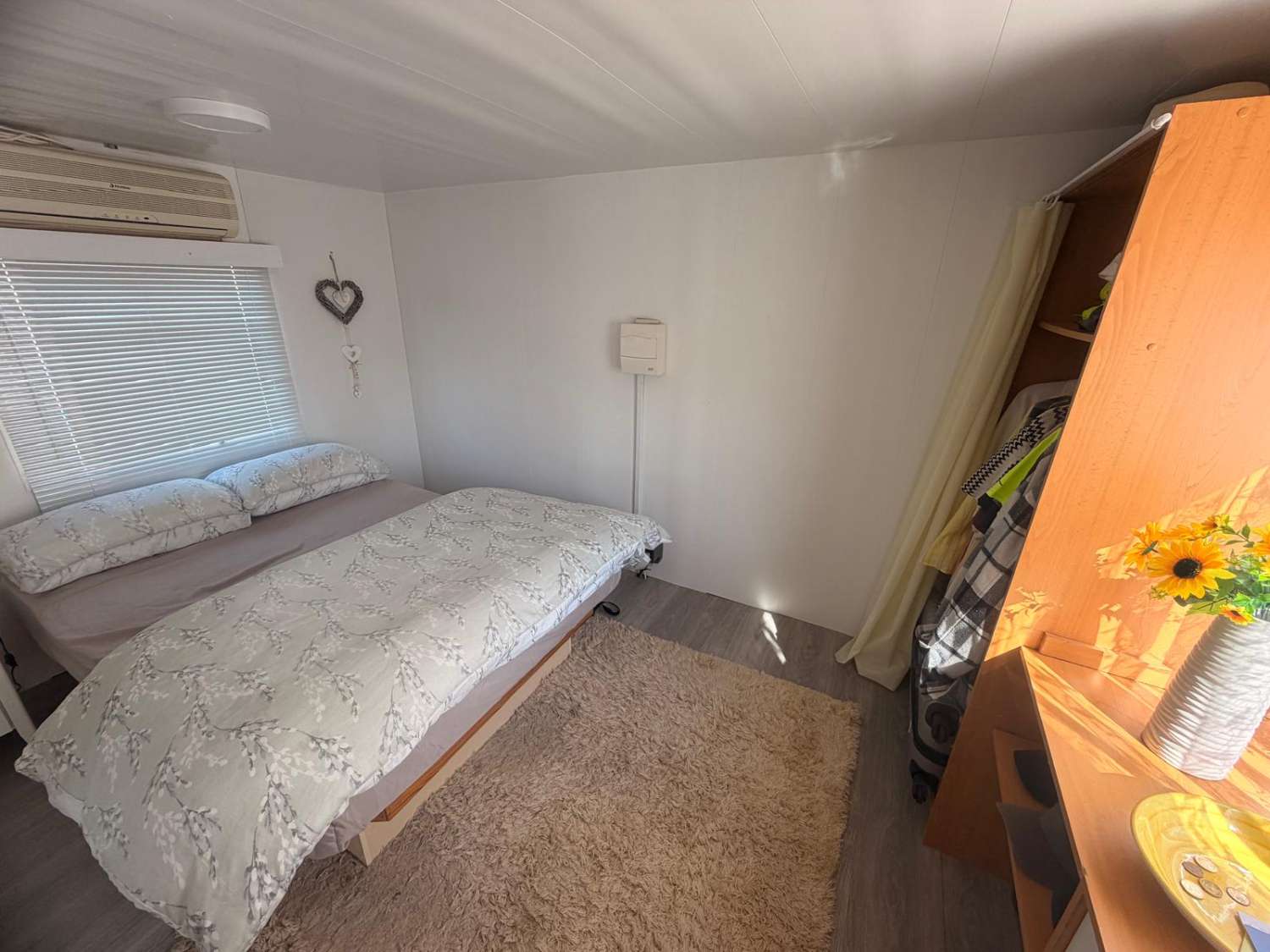 Delta 12 Refurbished One-Bedroom Mobile Home with communal pool