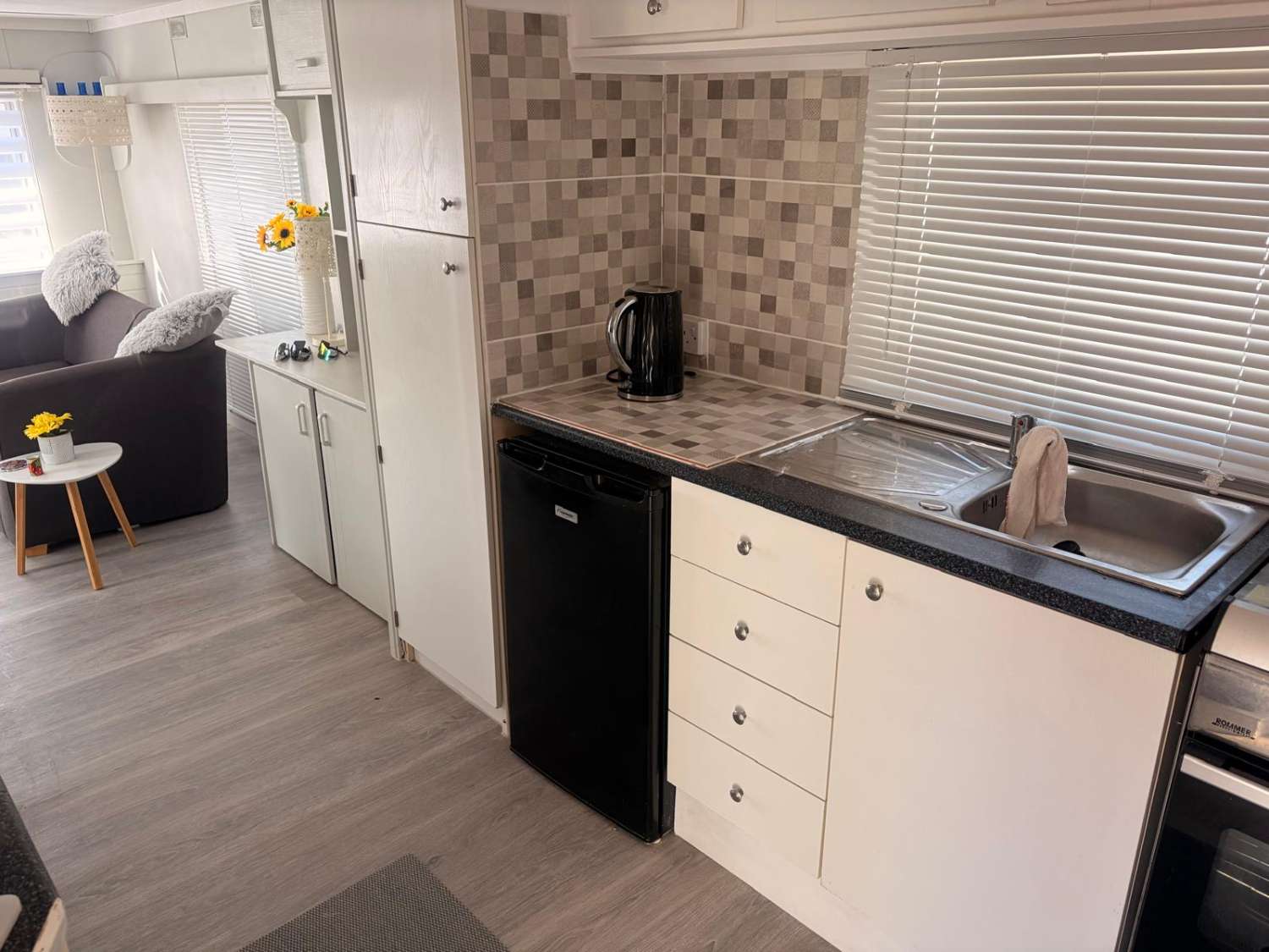 Delta 12 Refurbished One-Bedroom Mobile Home with communal pool