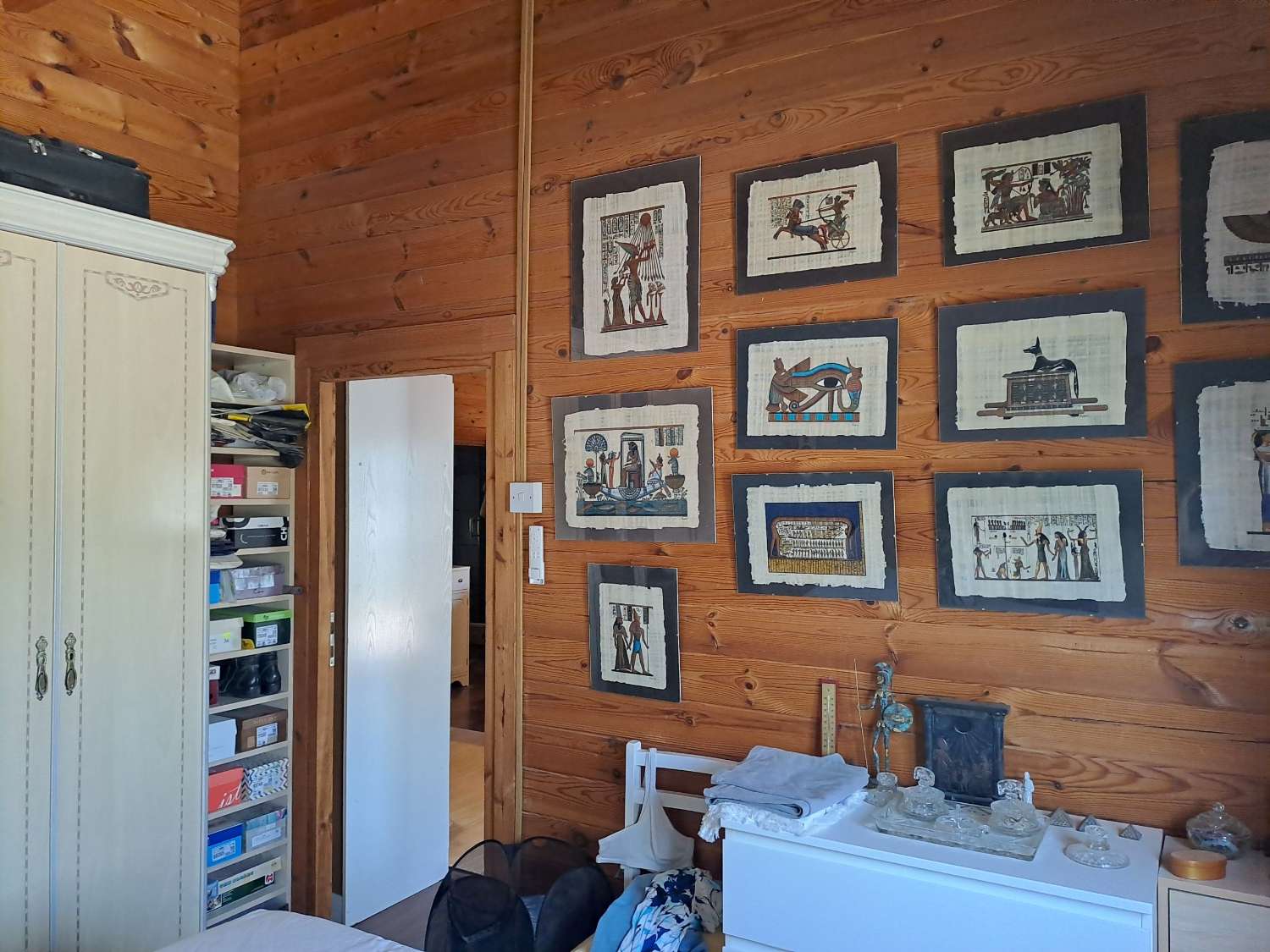 Rare Opportunity – Beautiful 2-Bedroom Wooden Cabin with Separate Guest Annex