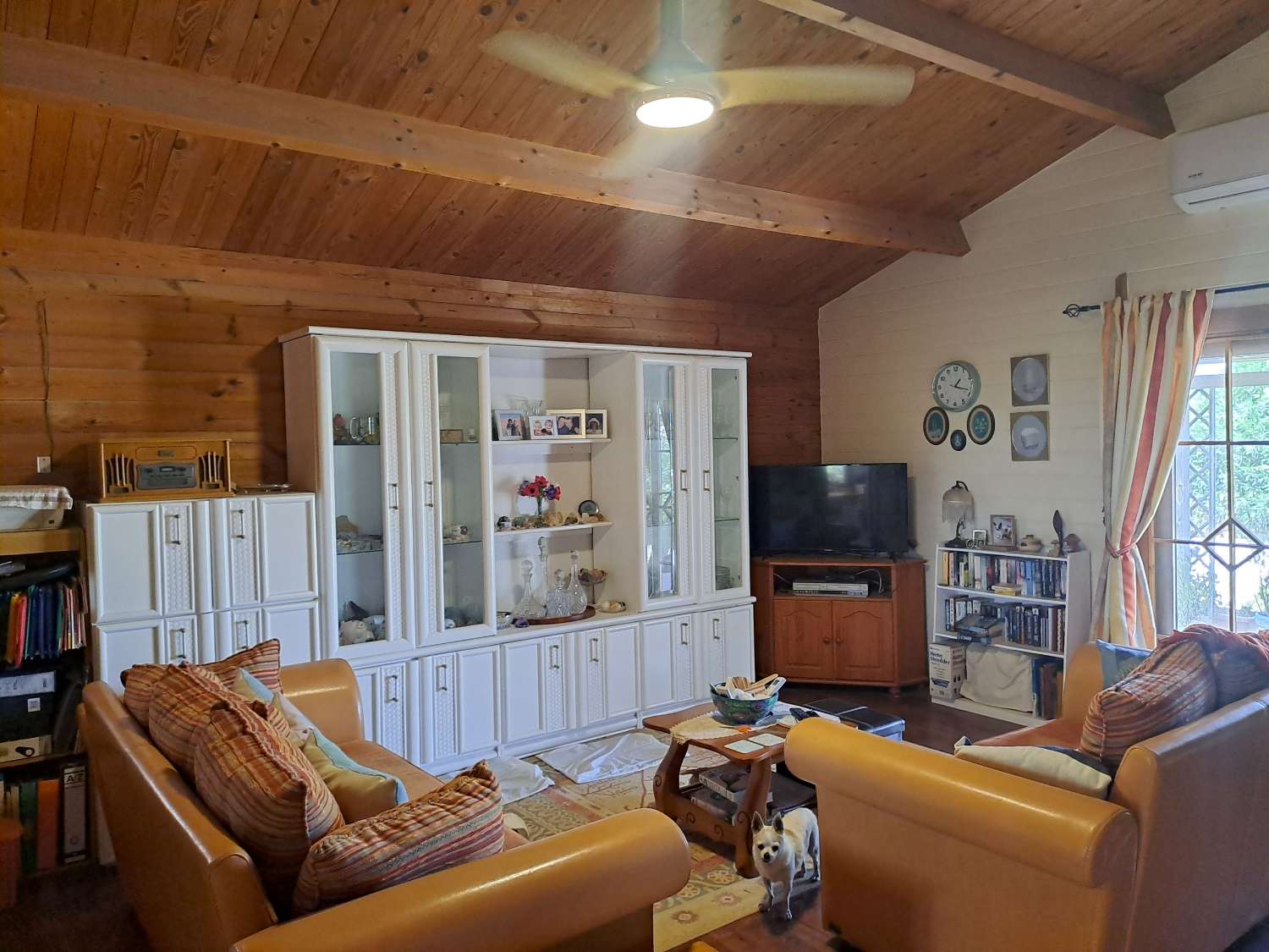 Rare Opportunity – Beautiful 2-Bedroom Wooden Cabin with Separate Guest Annex