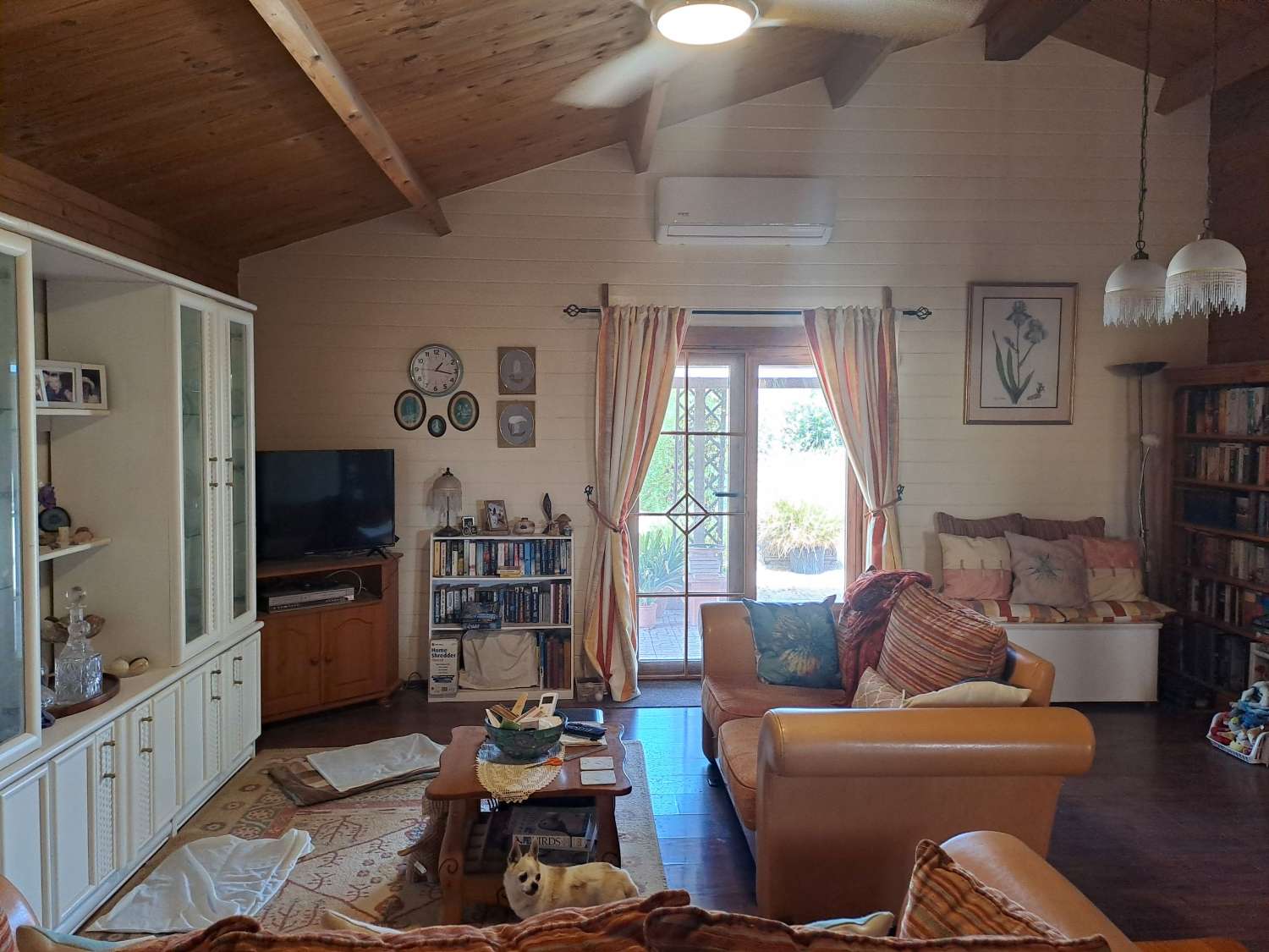 Rare Opportunity – Beautiful 2-Bedroom Wooden Cabin with Separate Guest Annex
