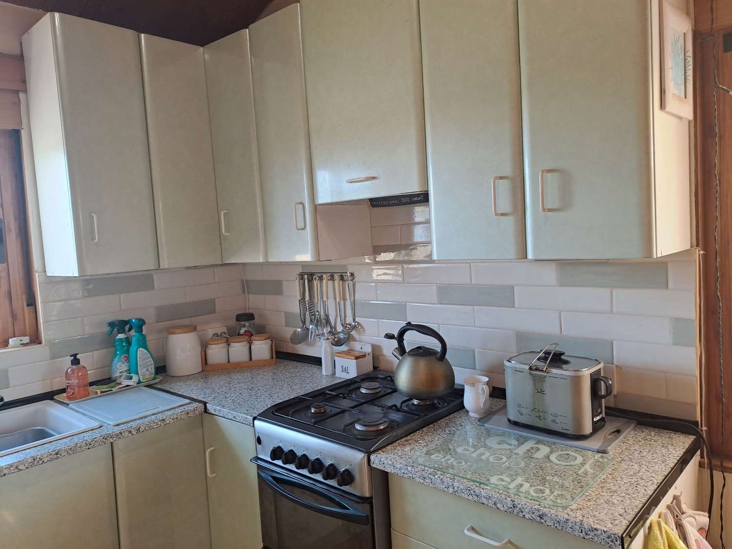 Rare Opportunity – Beautiful 2-Bedroom Wooden Cabin with Separate Guest Annex