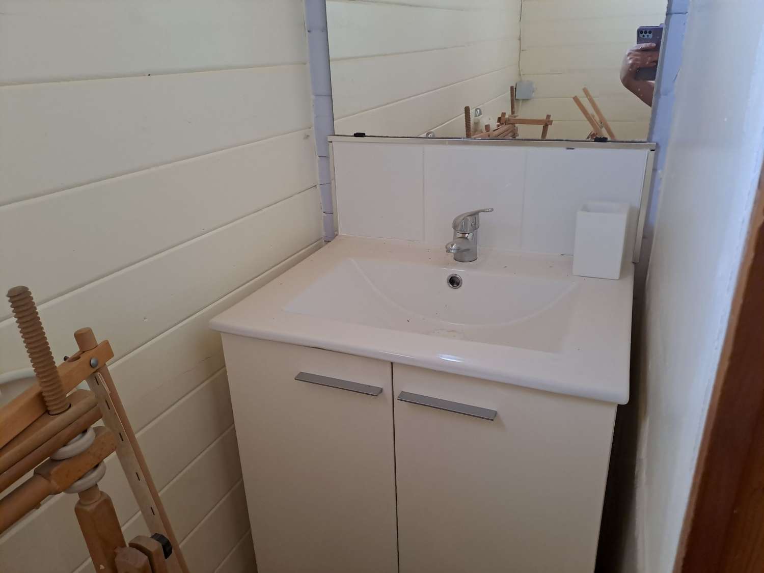 Rare Opportunity – Beautiful 2-Bedroom Wooden Cabin with Separate Guest Annex