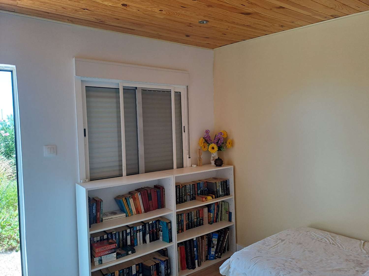 Rare Opportunity – Beautiful 2-Bedroom Wooden Cabin with Separate Guest Annex