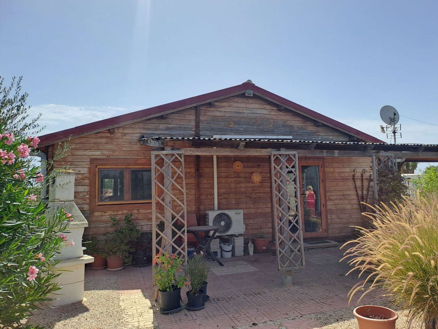 Rare Opportunity – Beautiful 2-Bedroom Wooden Cabin with Separate Guest Annex