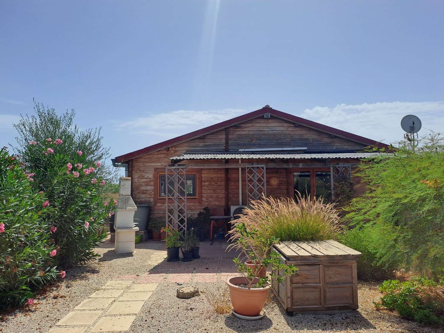 Rare Opportunity – Beautiful 2-Bedroom Wooden Cabin with Separate Guest Annex