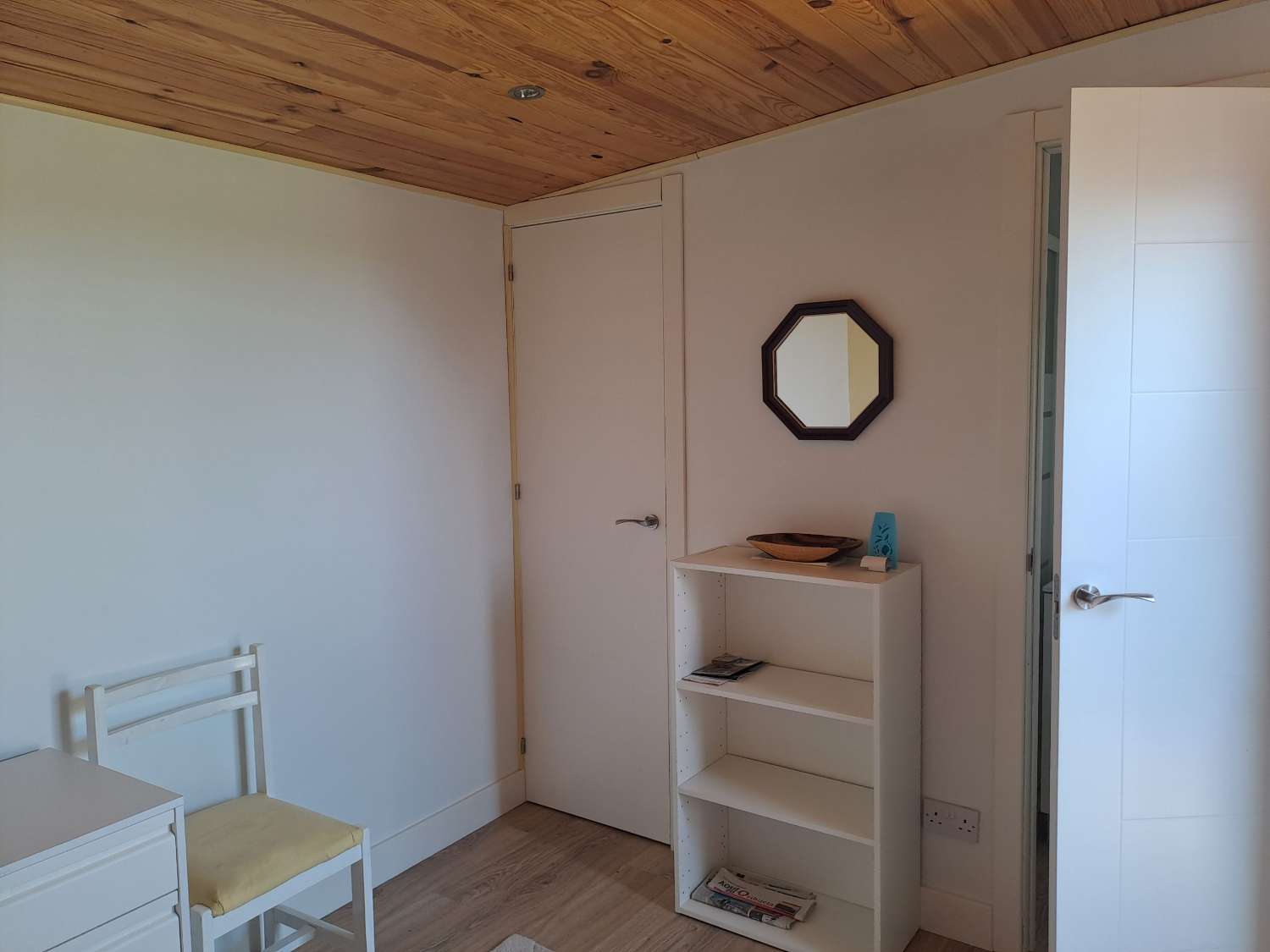 Rare Opportunity – Beautiful 2-Bedroom Wooden Cabin with Separate Guest Annex