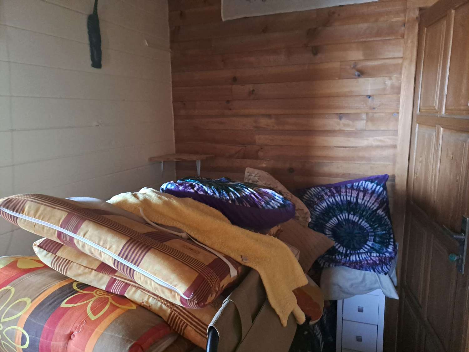 Rare Opportunity – Beautiful 2-Bedroom Wooden Cabin with Separate Guest Annex