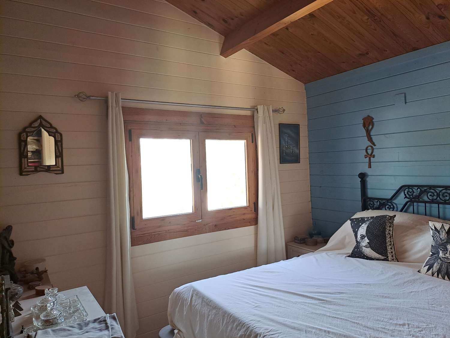 Rare Opportunity – Beautiful 2-Bedroom Wooden Cabin with Separate Guest Annex