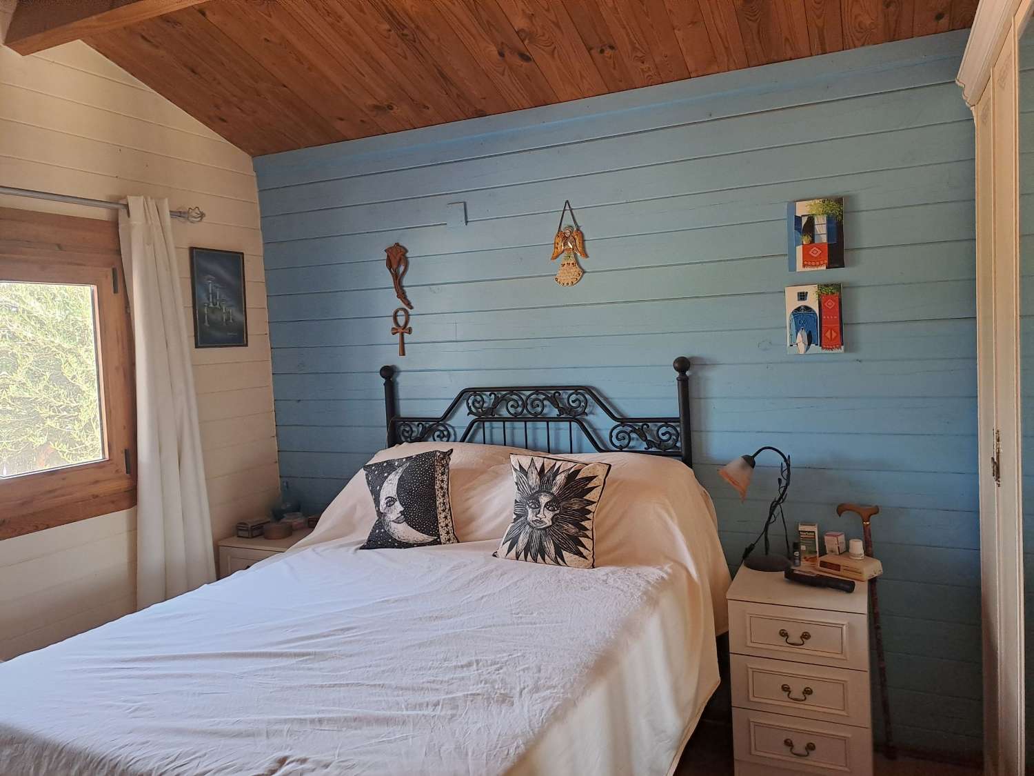 Rare Opportunity – Beautiful 2-Bedroom Wooden Cabin with Separate Guest Annex