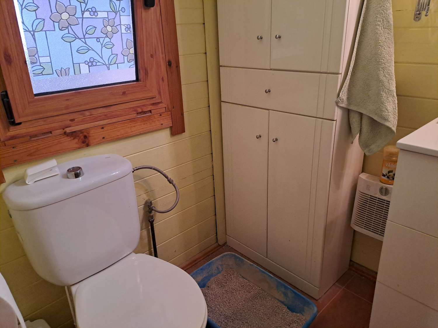 Rare Opportunity – Beautiful 2-Bedroom Wooden Cabin with Separate Guest Annex