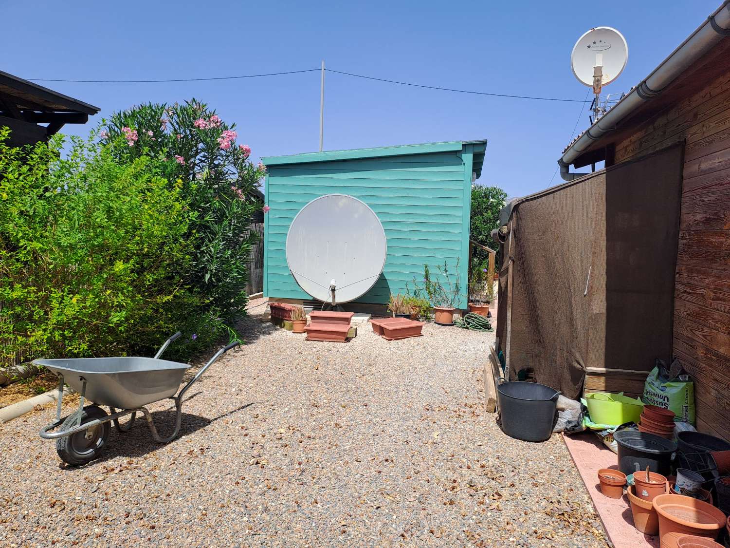 Rare Opportunity – Beautiful 2-Bedroom Wooden Cabin with Separate Guest Annex