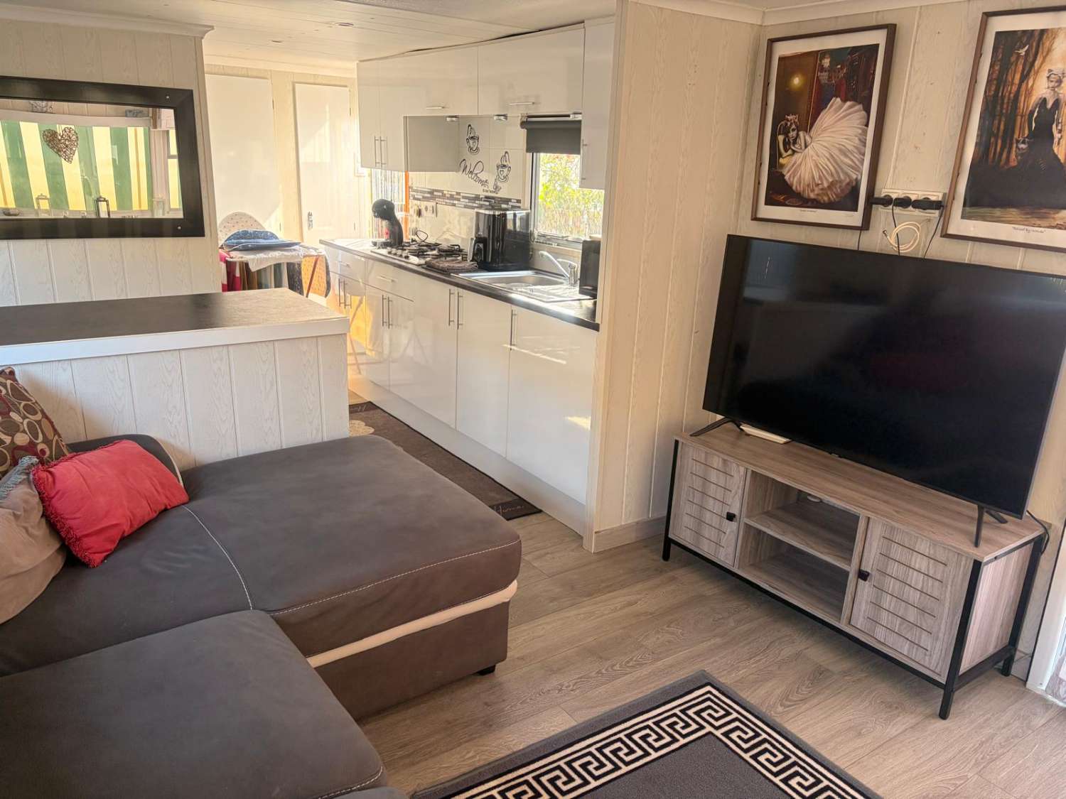 1 Bedroom Willerby Mobile Home – Fully Equipped