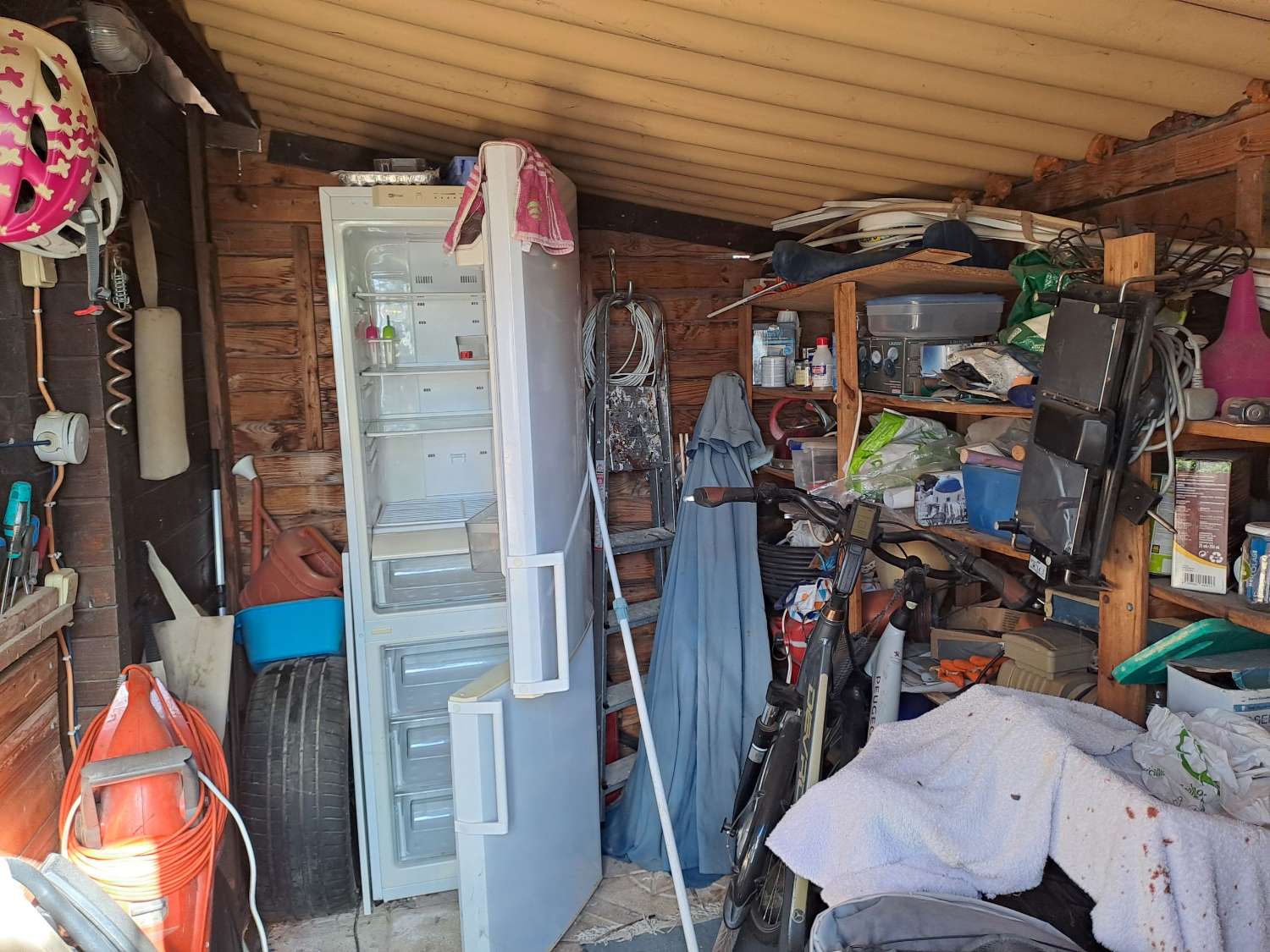 Spacious 1 Bedroom Wooden Cabin with Large Plot & Dip Pool